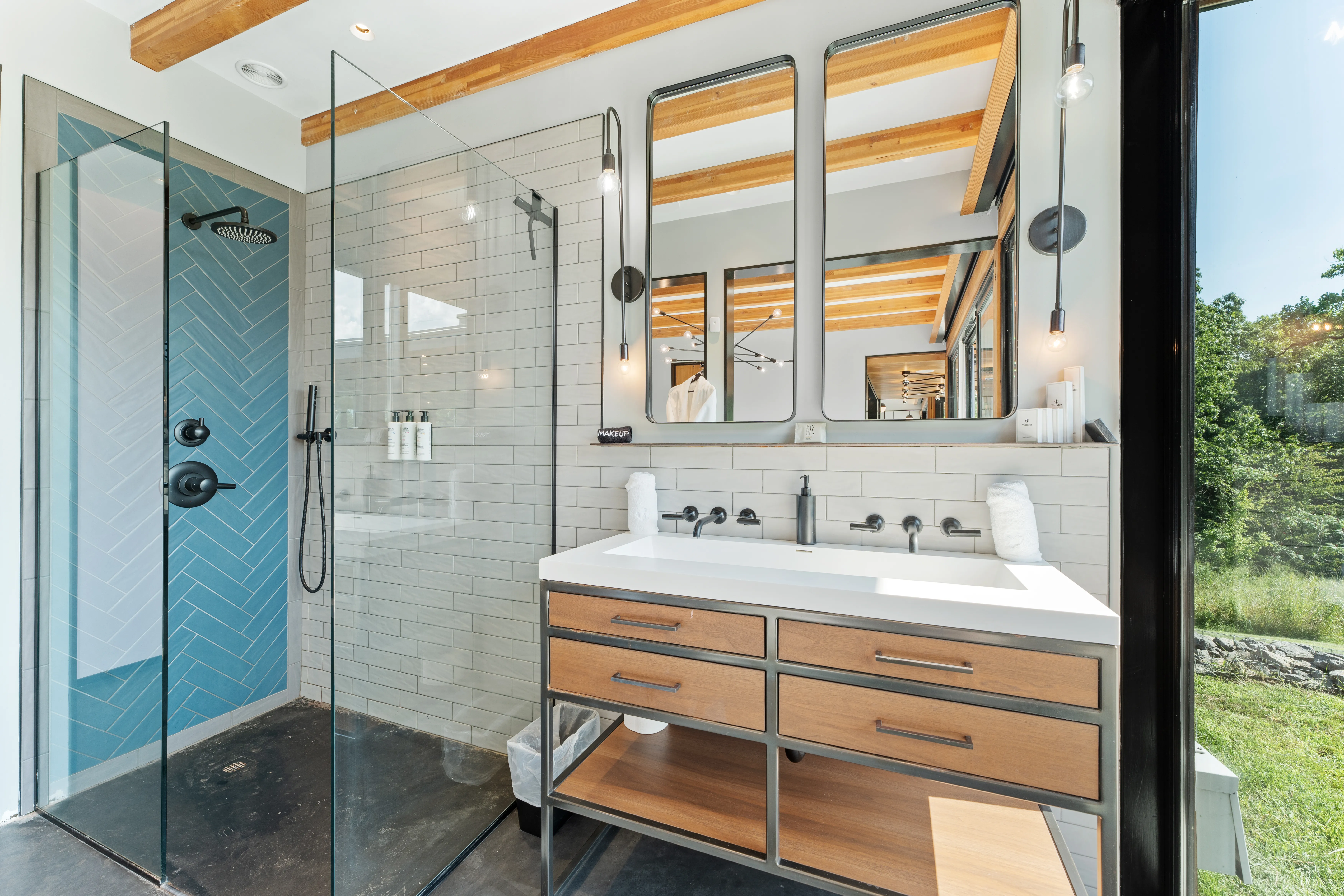 Bathroom 1 - Image 2