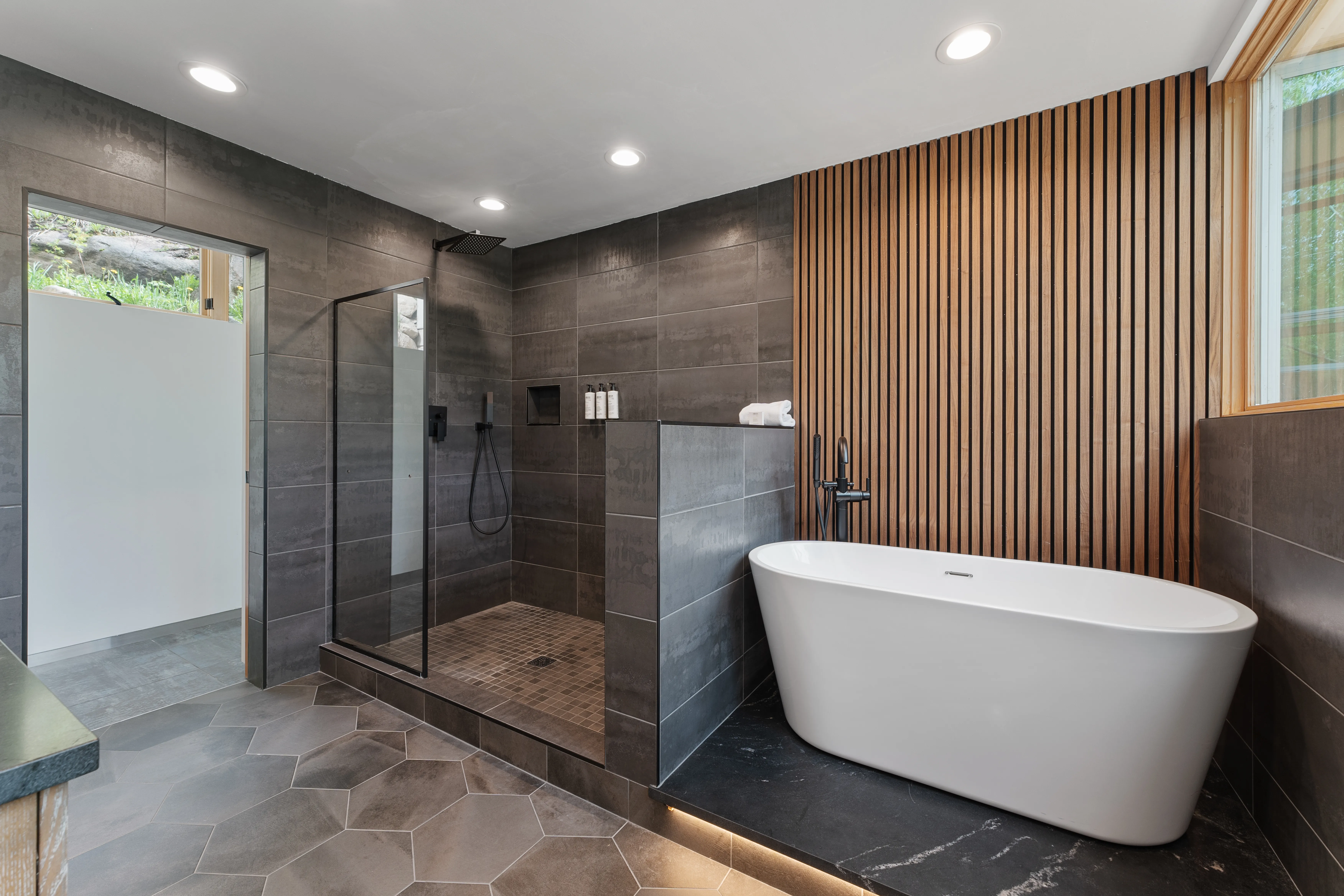 Bathroom 2 - Image 3