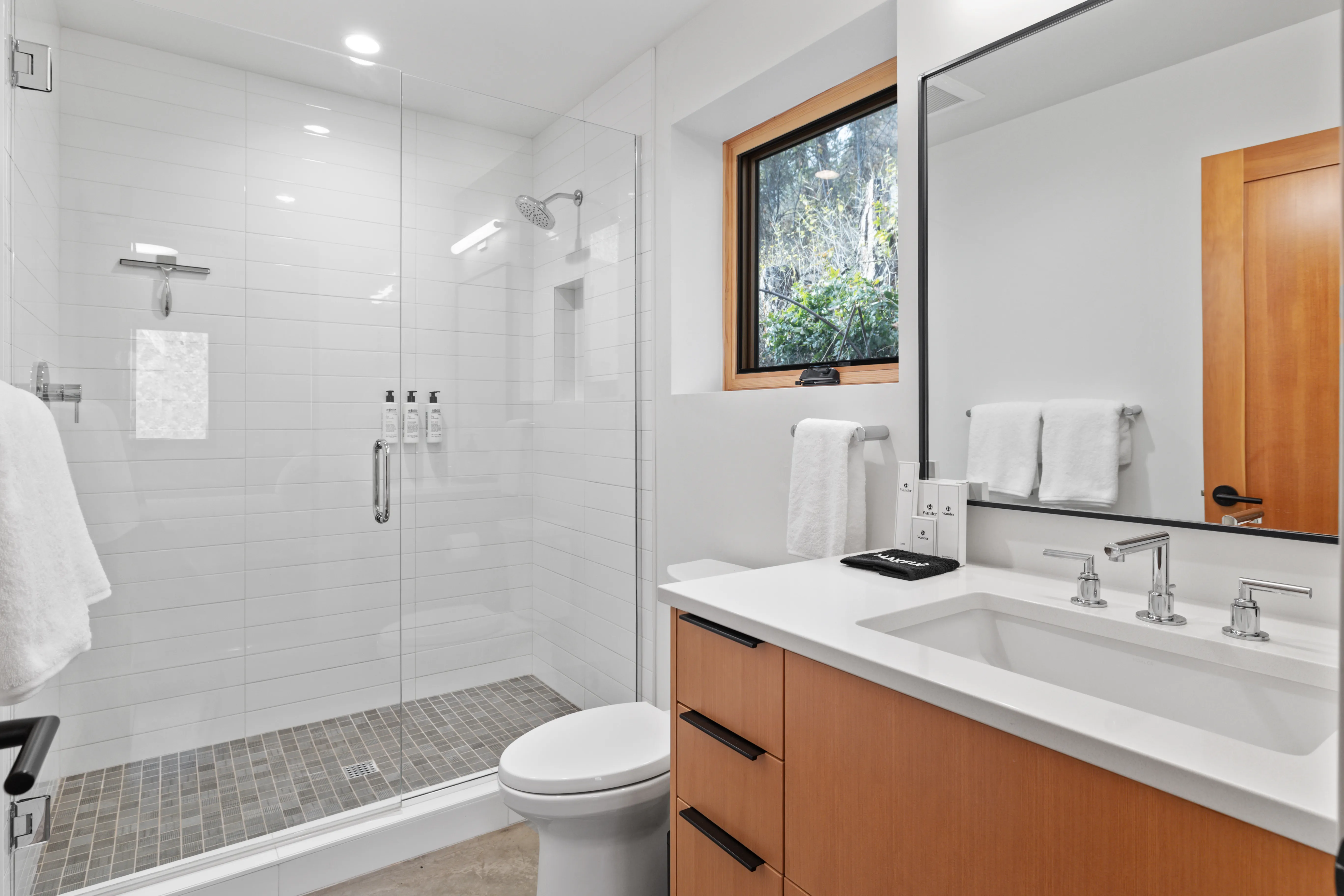 Bathroom 3 - Image 2