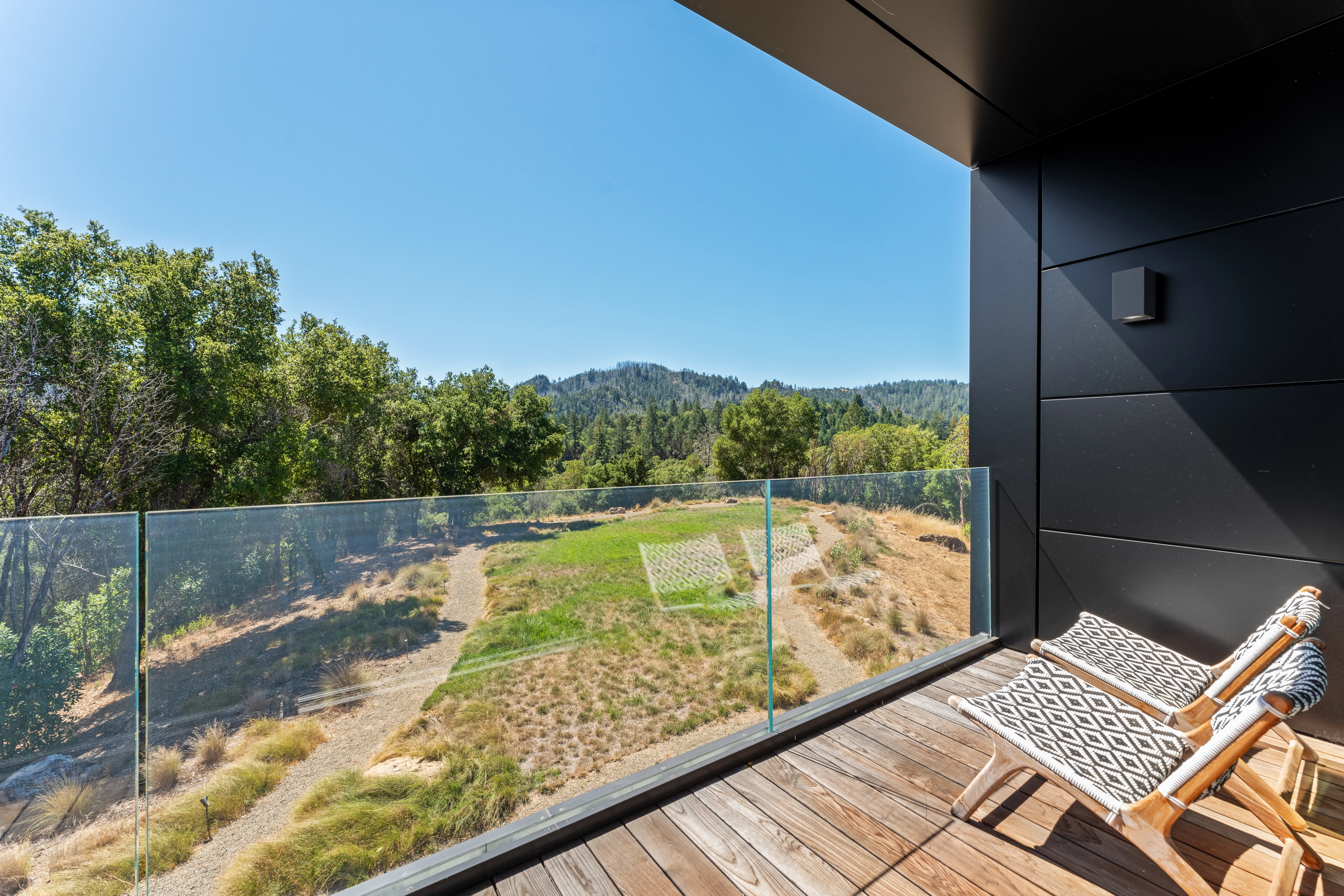 Oceanfront Canyon Horizon Pearl