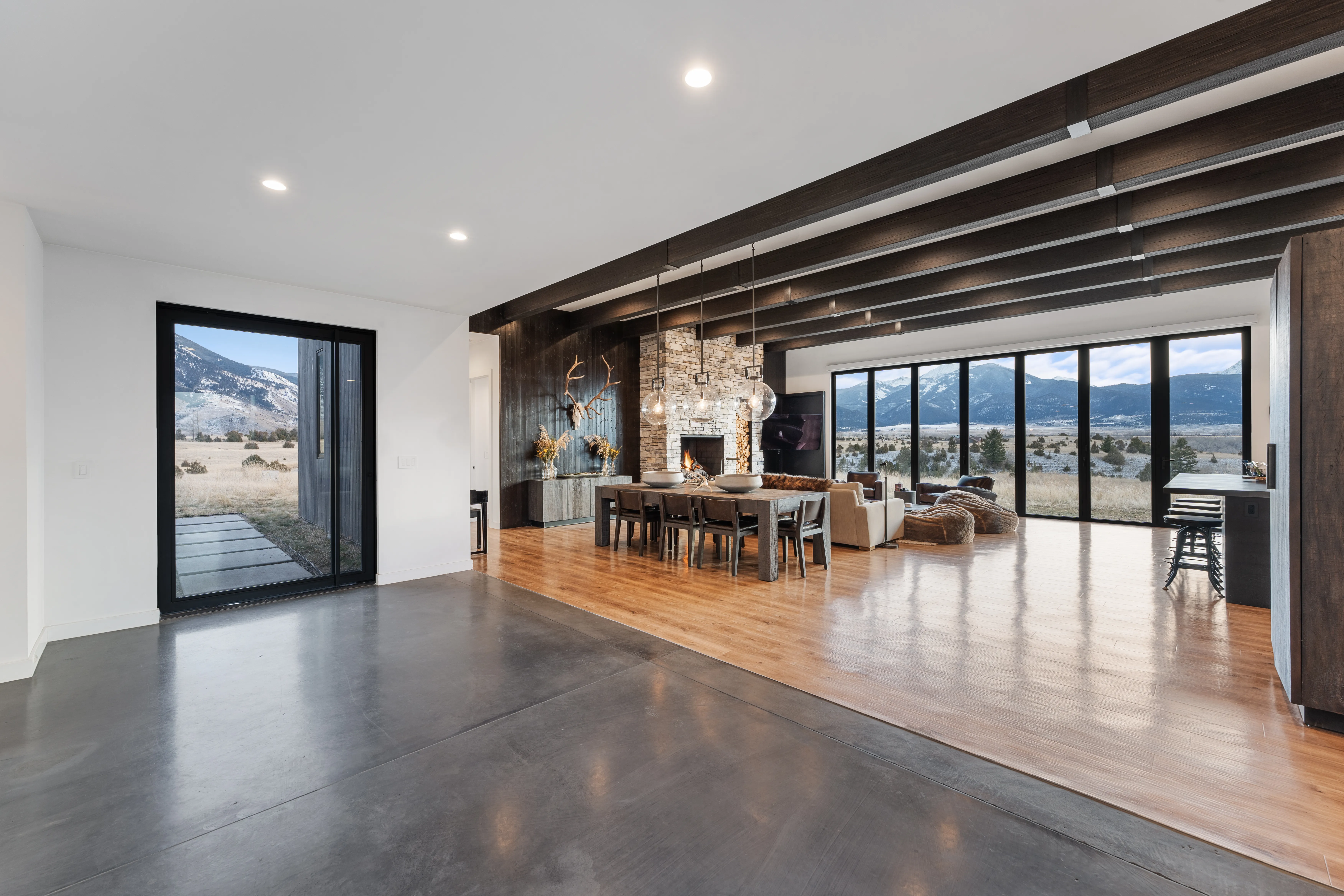 LIVING_ROOM - Image 1