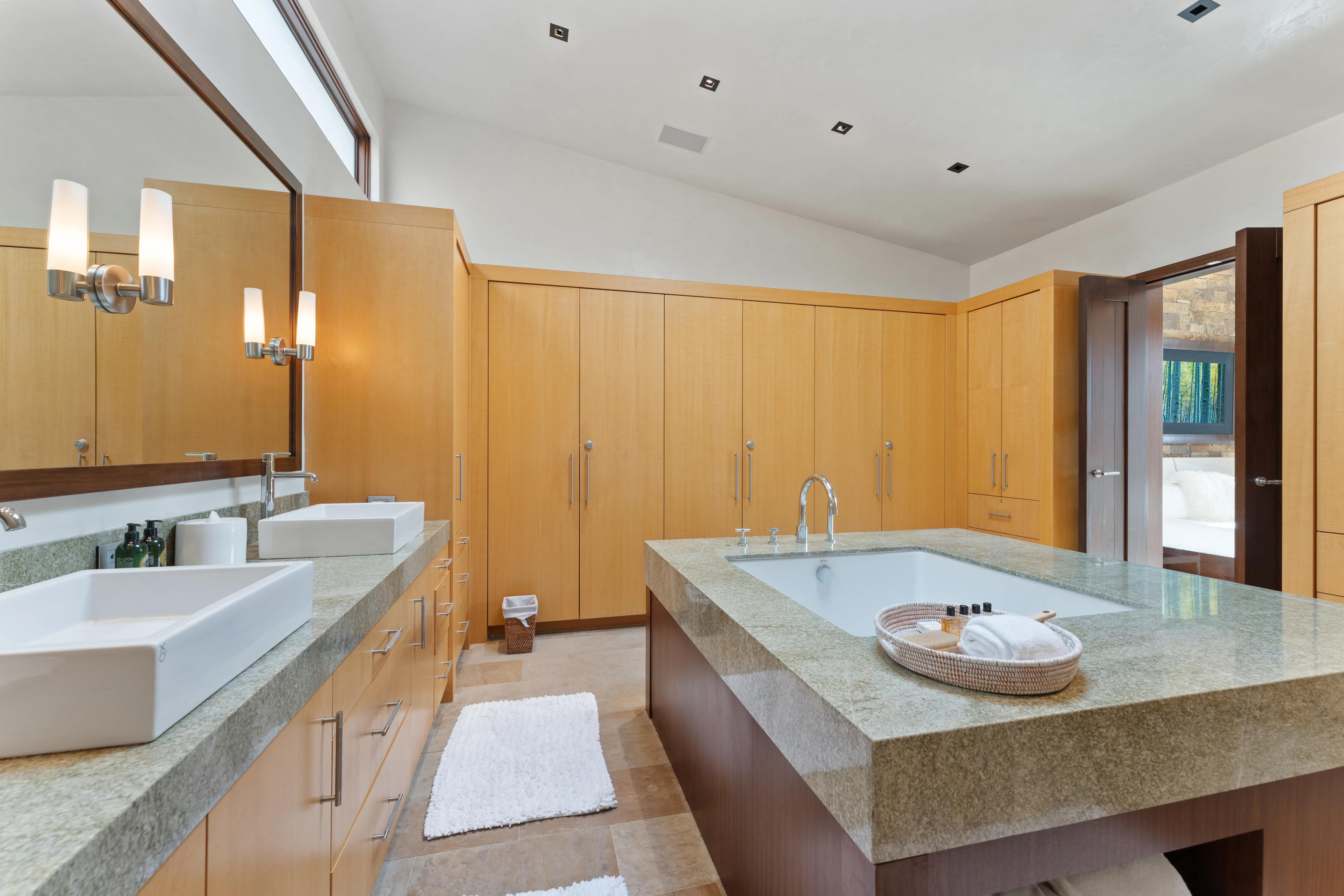 Bathroom 1 - Image 4