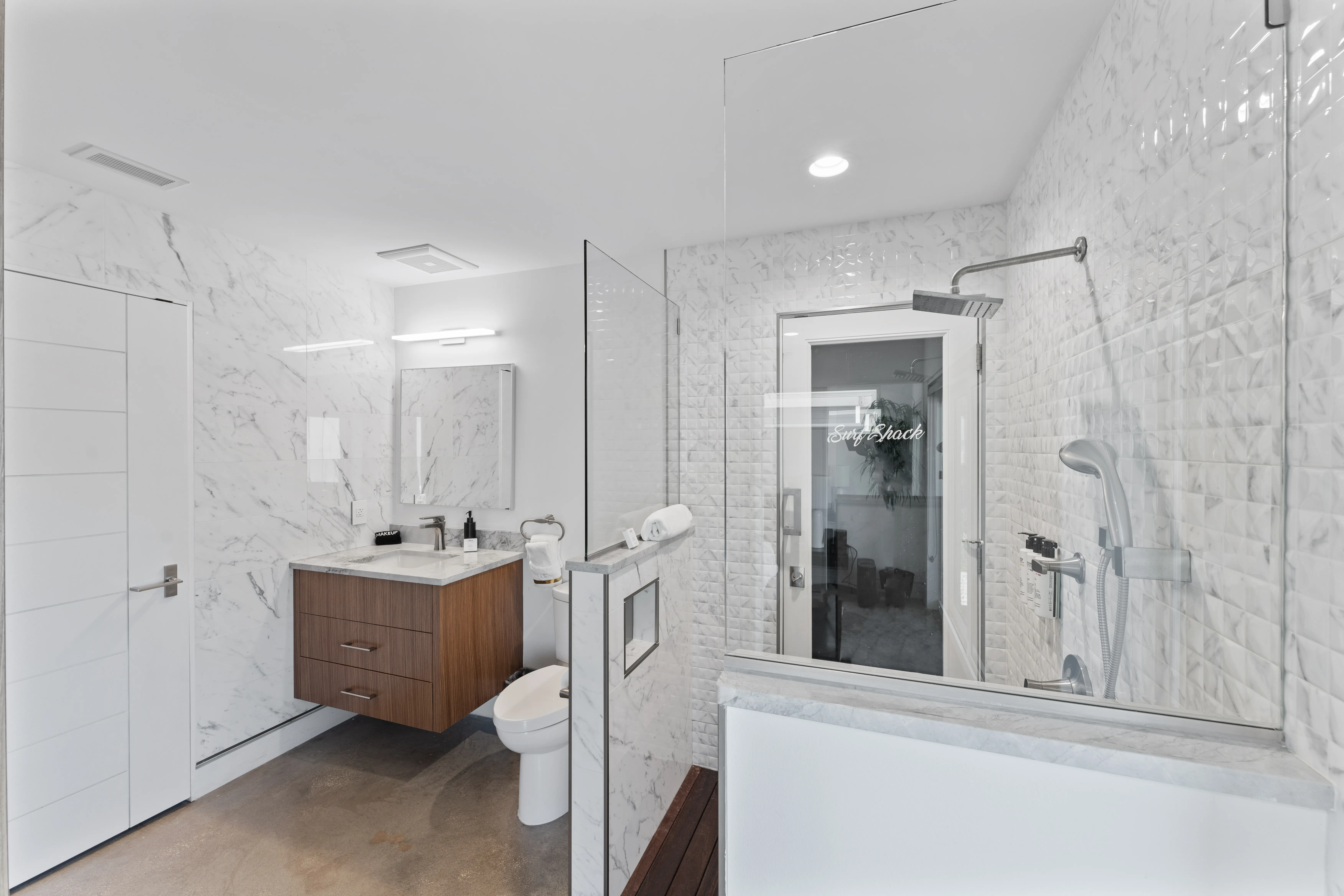 Bathroom 1 - Image 2