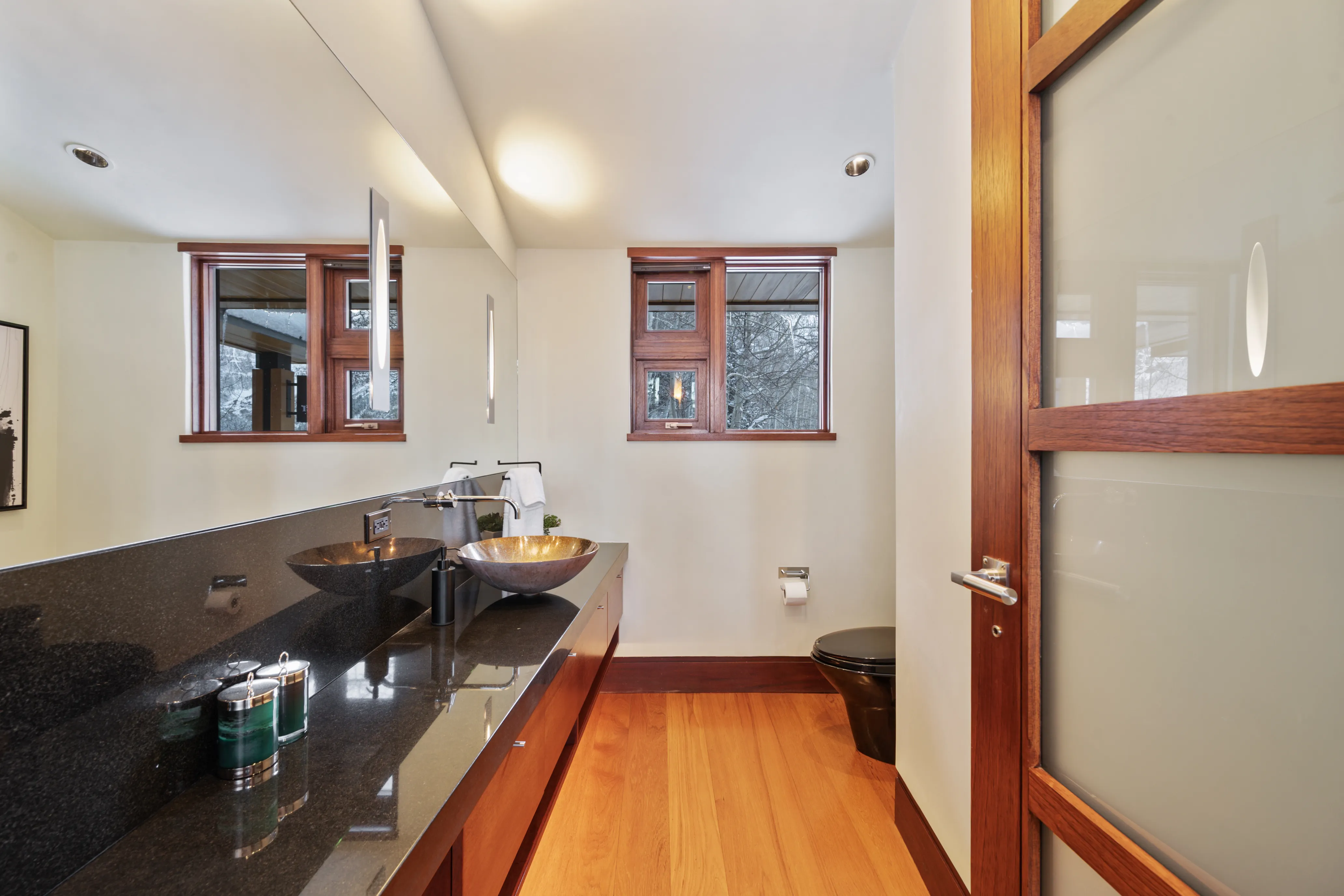 Bathroom 2 - Image 4