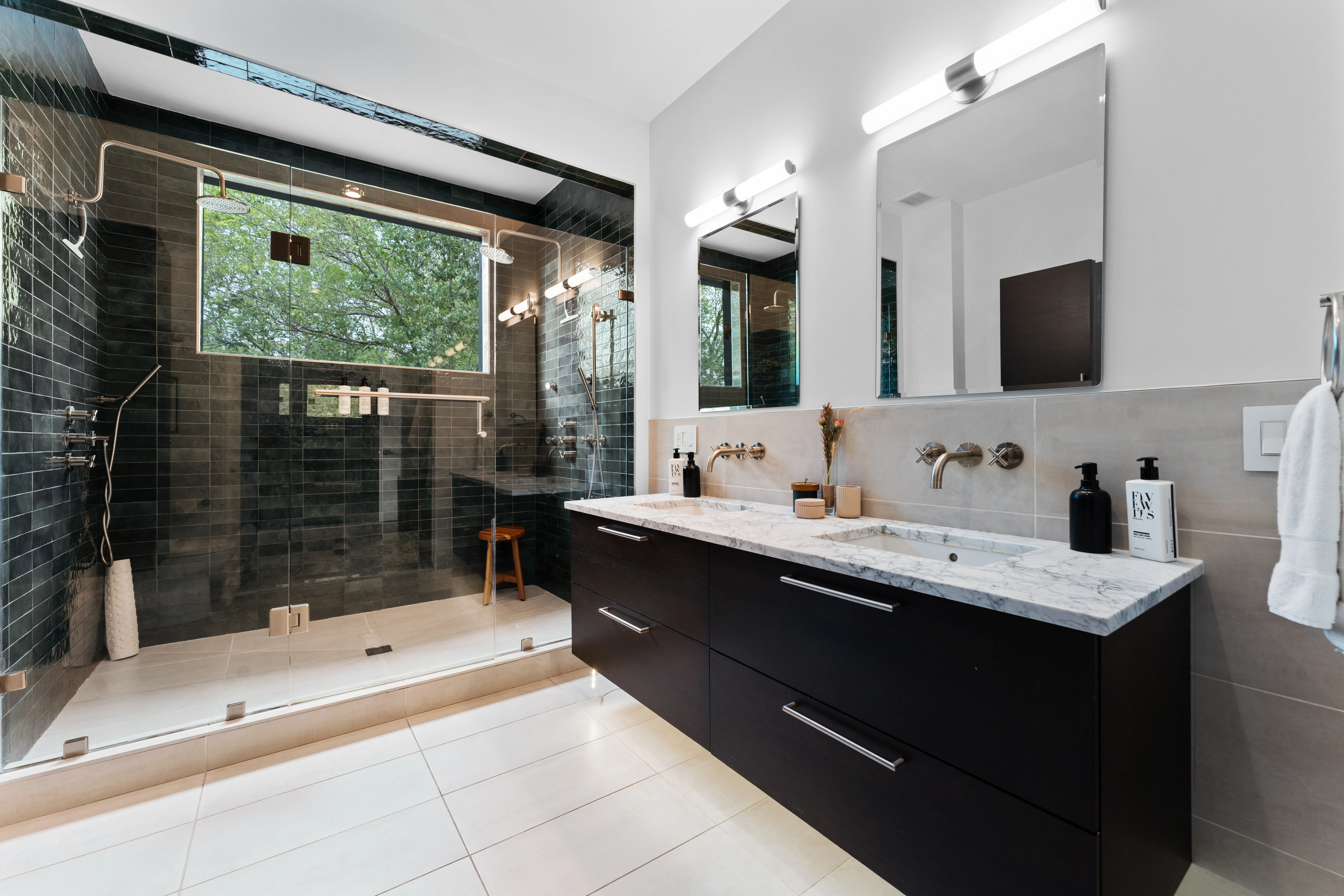 Bathroom 1 - Image 3