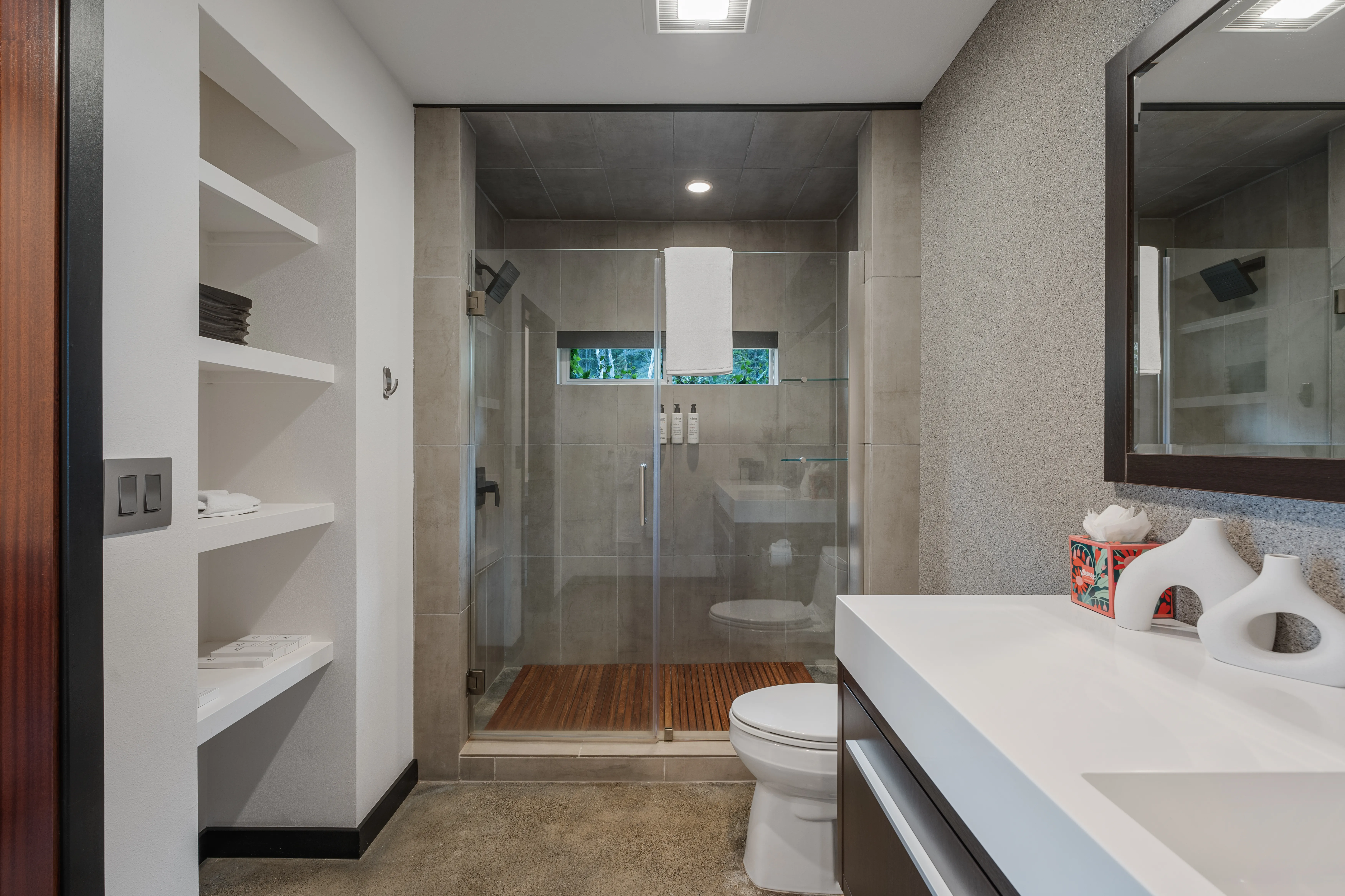 Bathroom 4 - Image 1