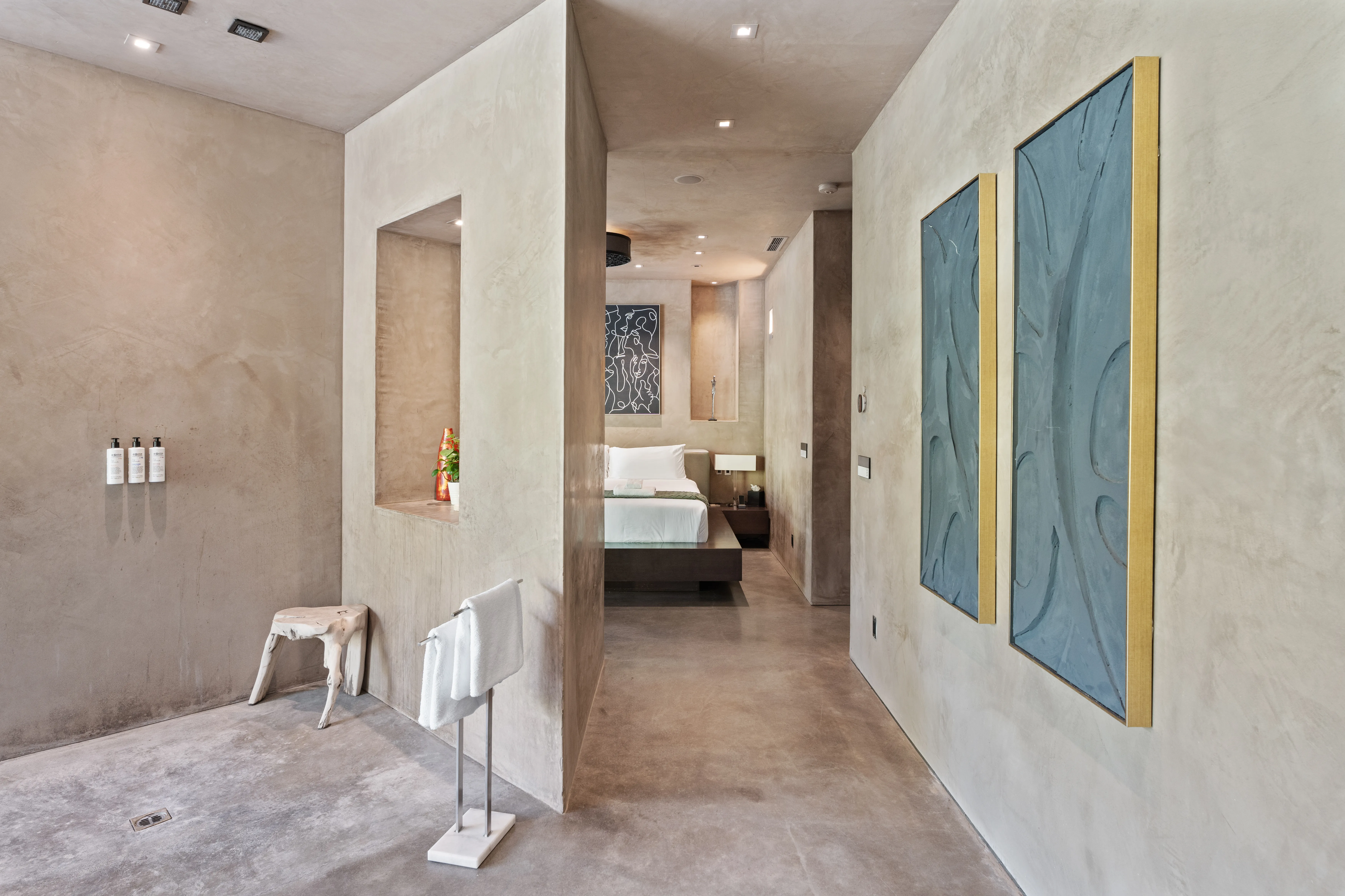 ENSUITE_BATHROOM - Image 1