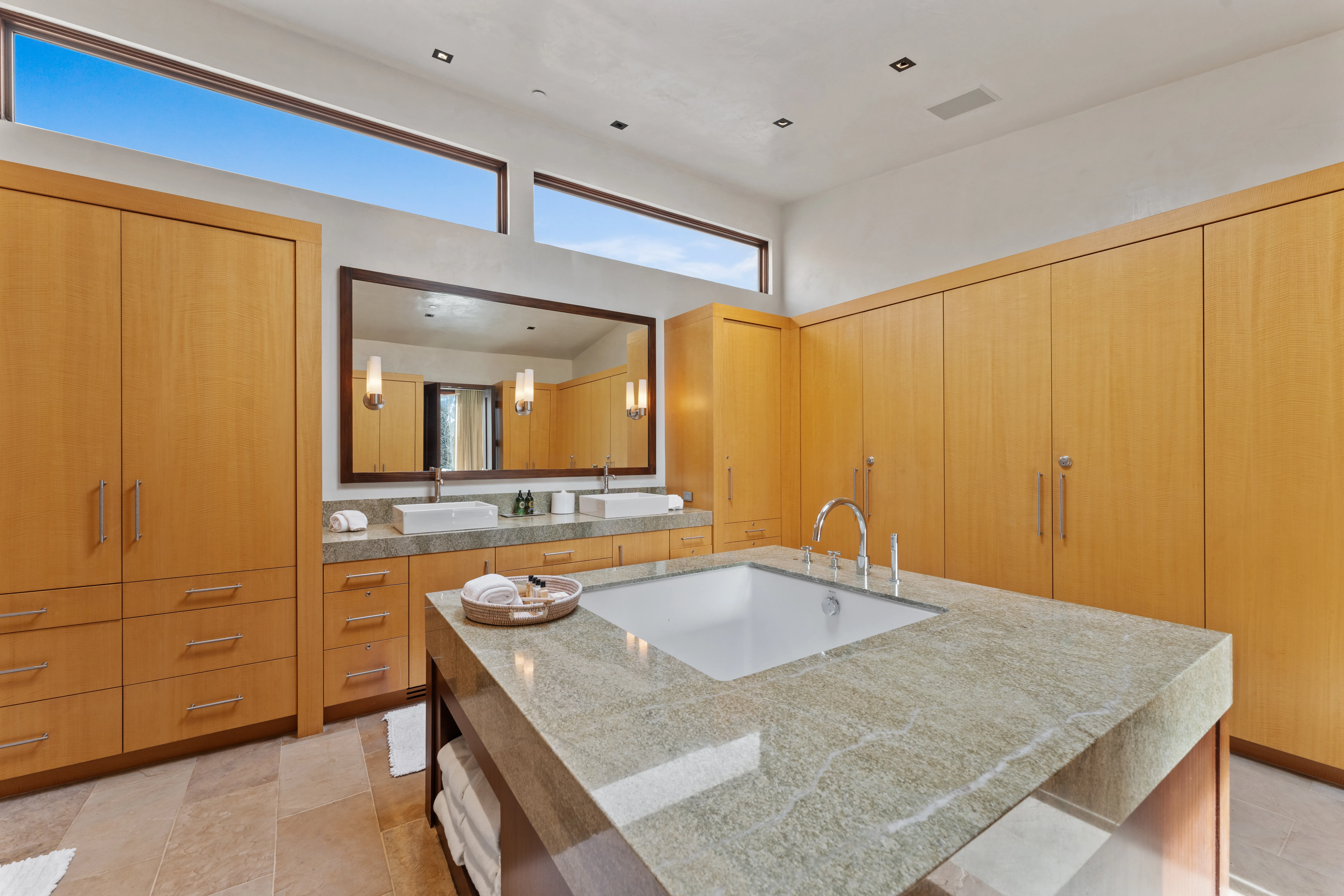 Bathroom 3 - Image 3