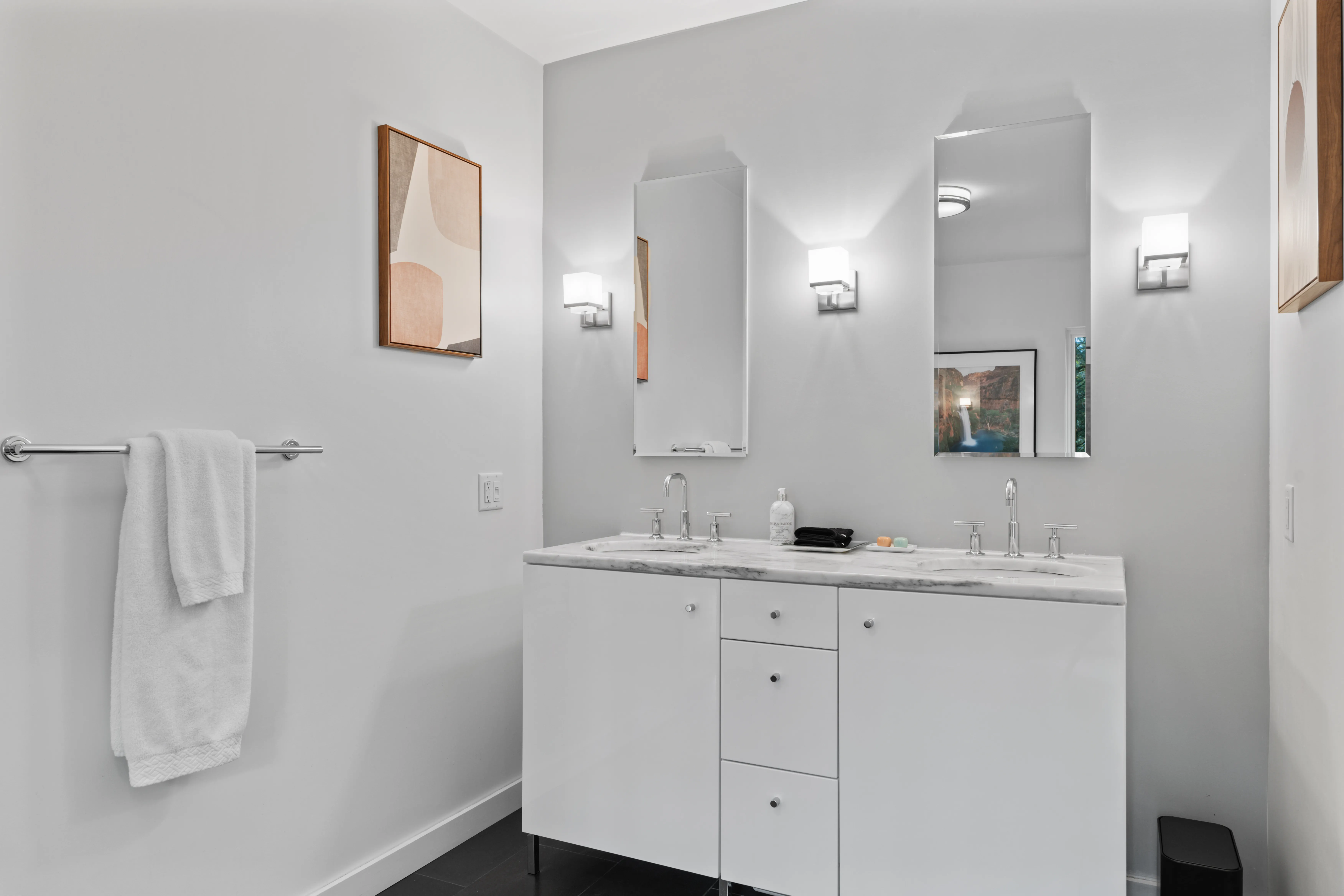 Bathroom 1 - Image 3