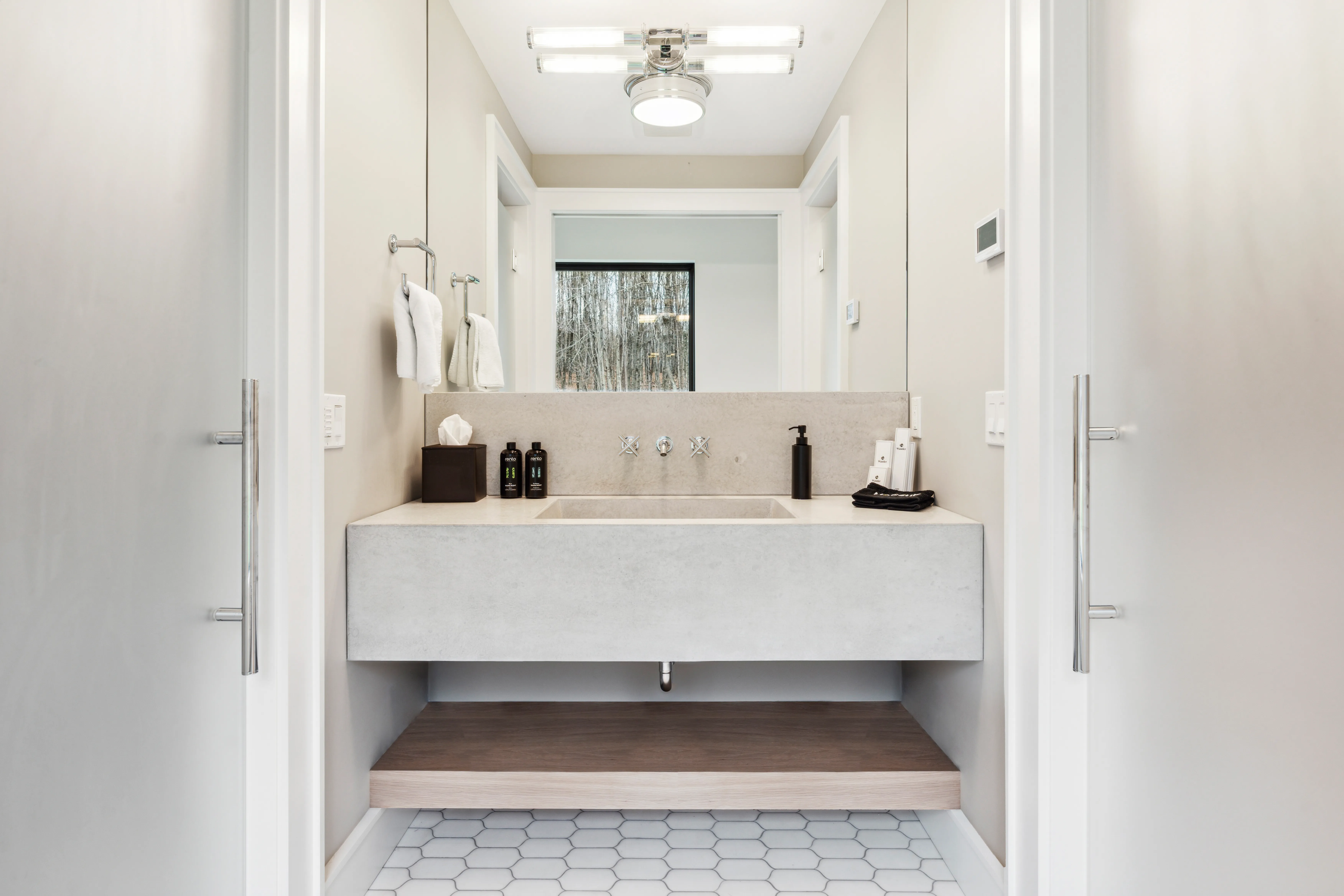 Bathroom 2 - Image 2