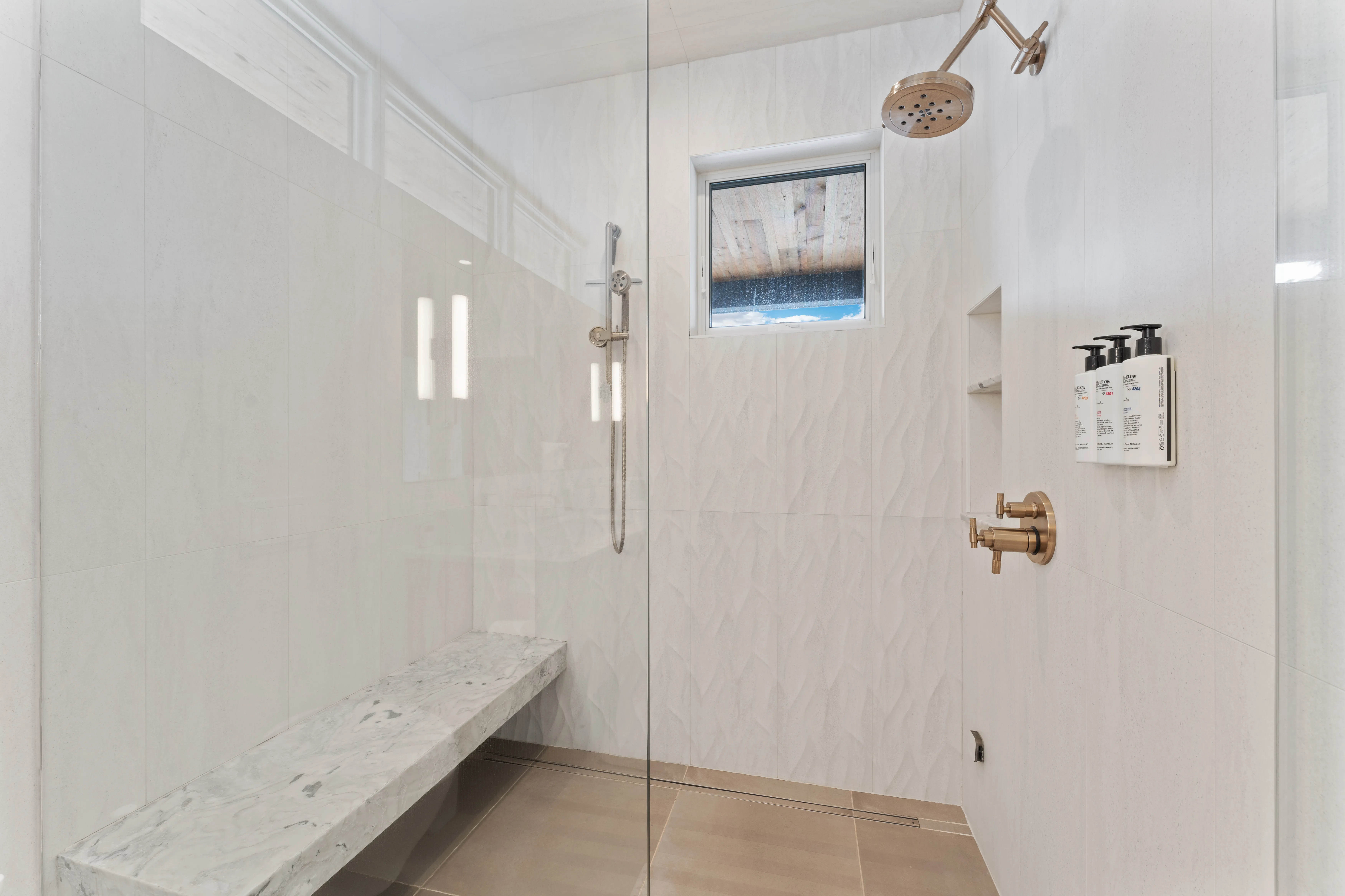 Bathroom 3 - Image 2