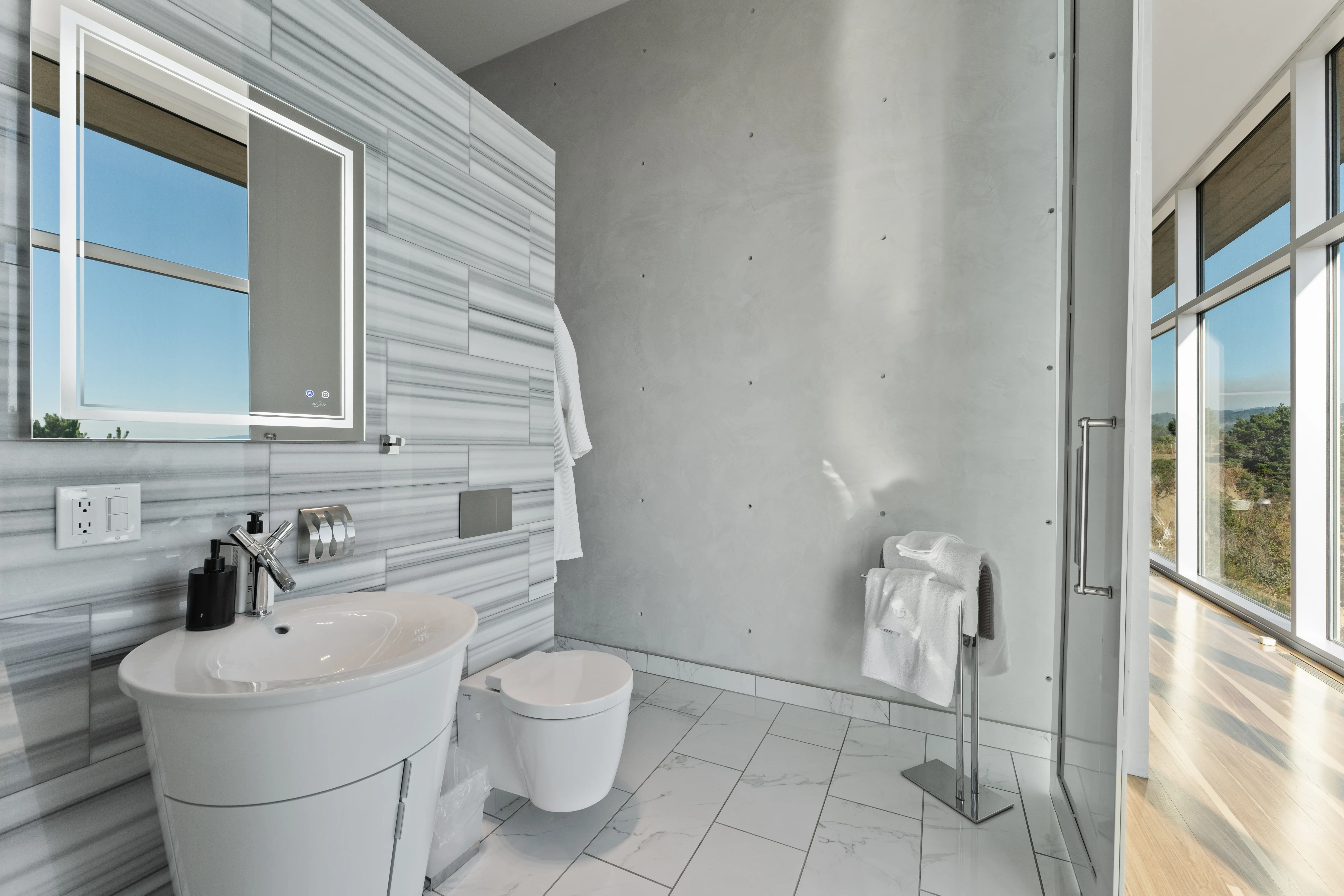 Bathroom 1 - Image 3