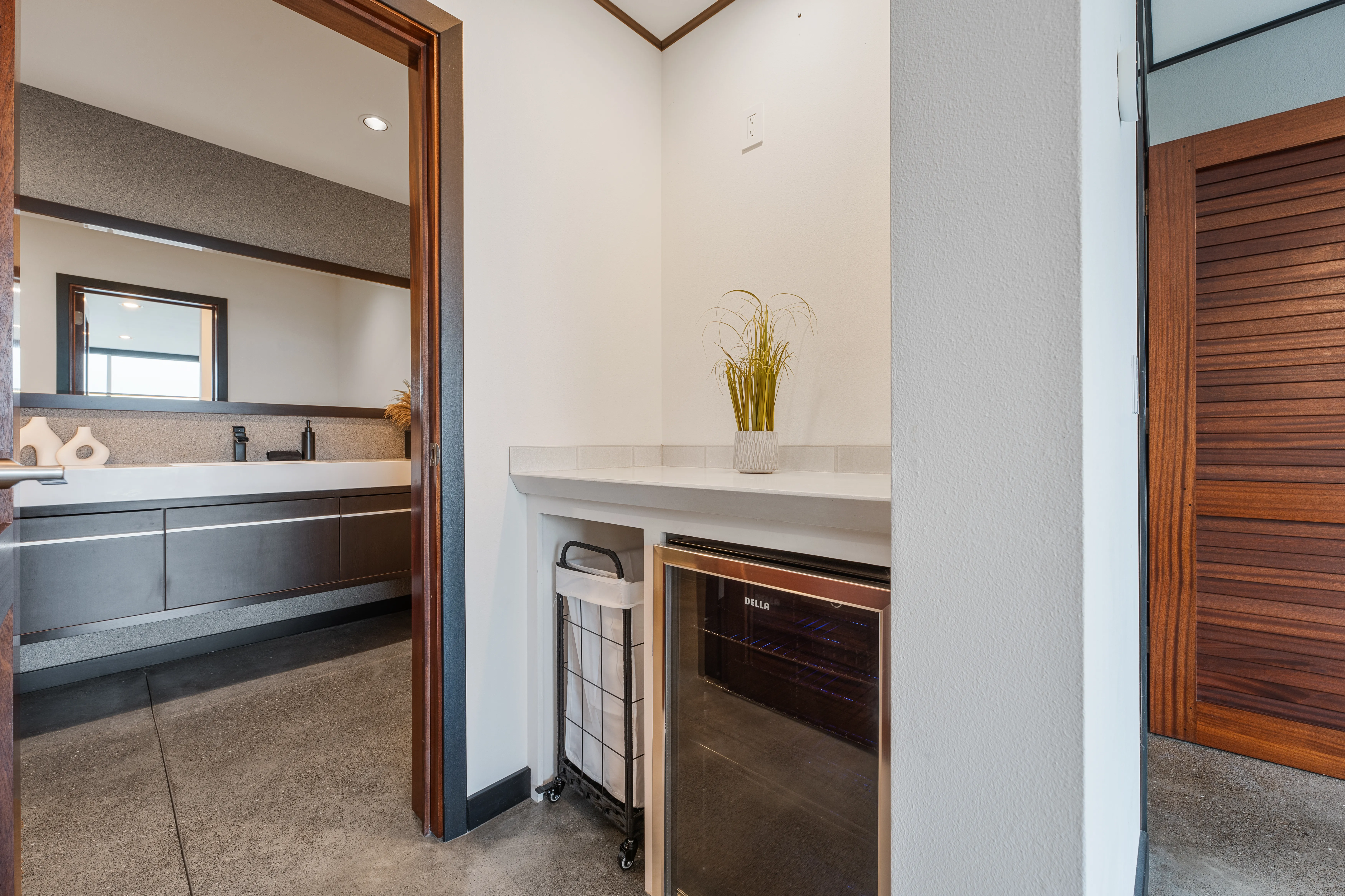 Bathroom 2 - Image 3