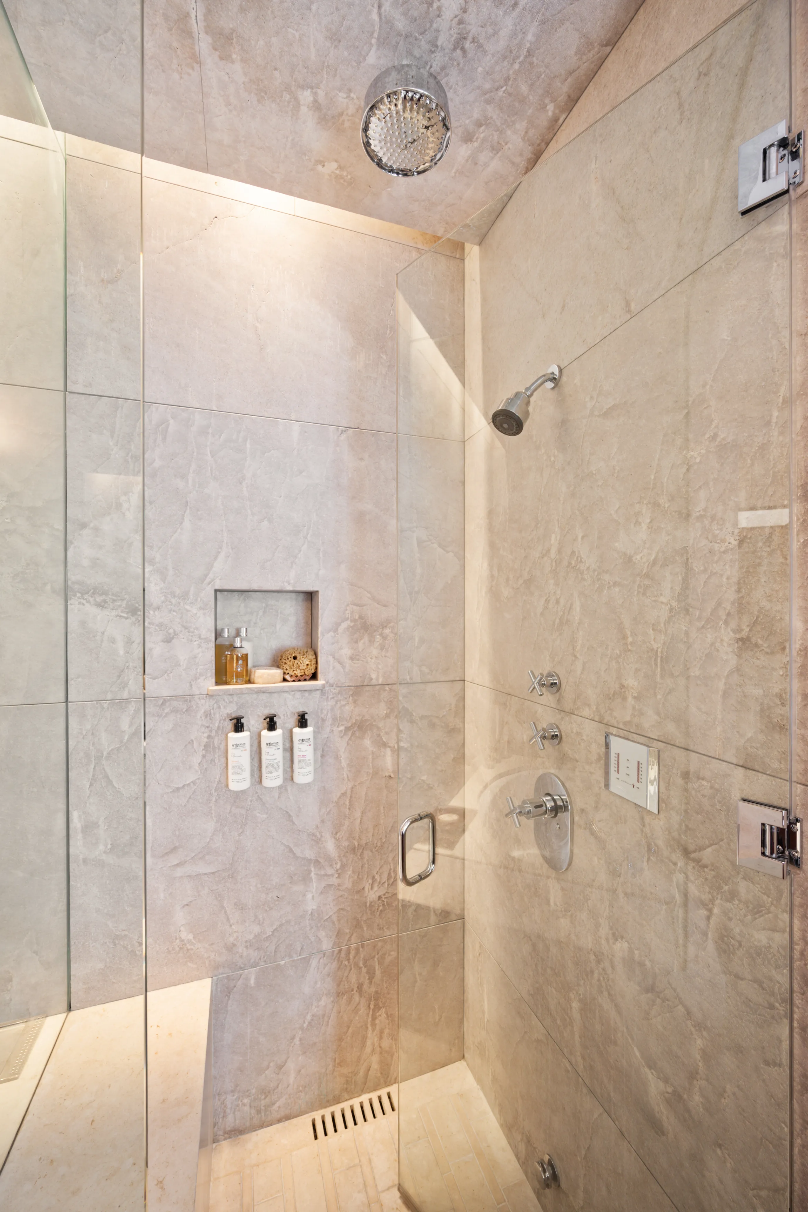 Bathroom 1 - Image 2