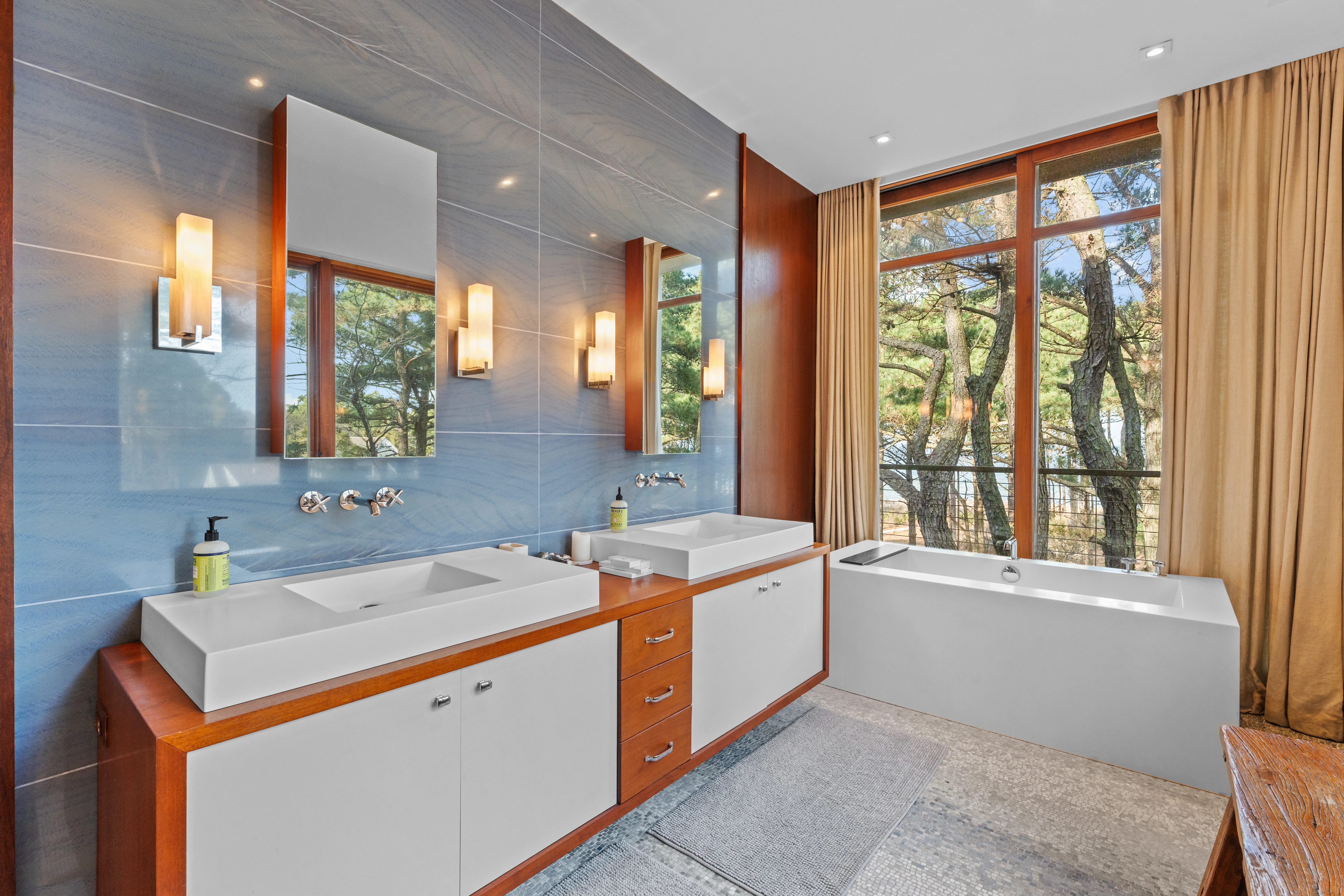 Bathroom 2 - Image 3