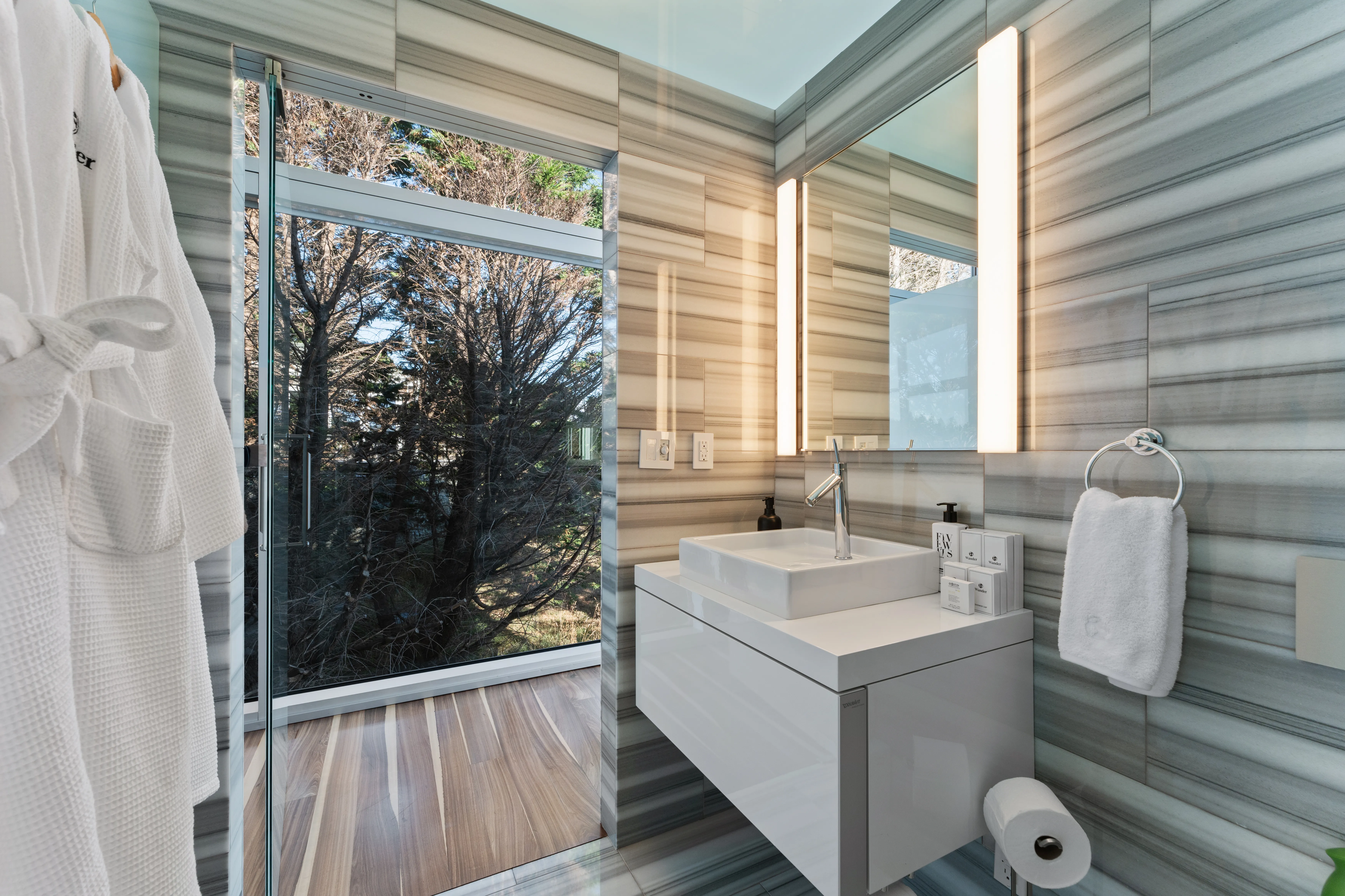 Bathroom 2 - Image 3