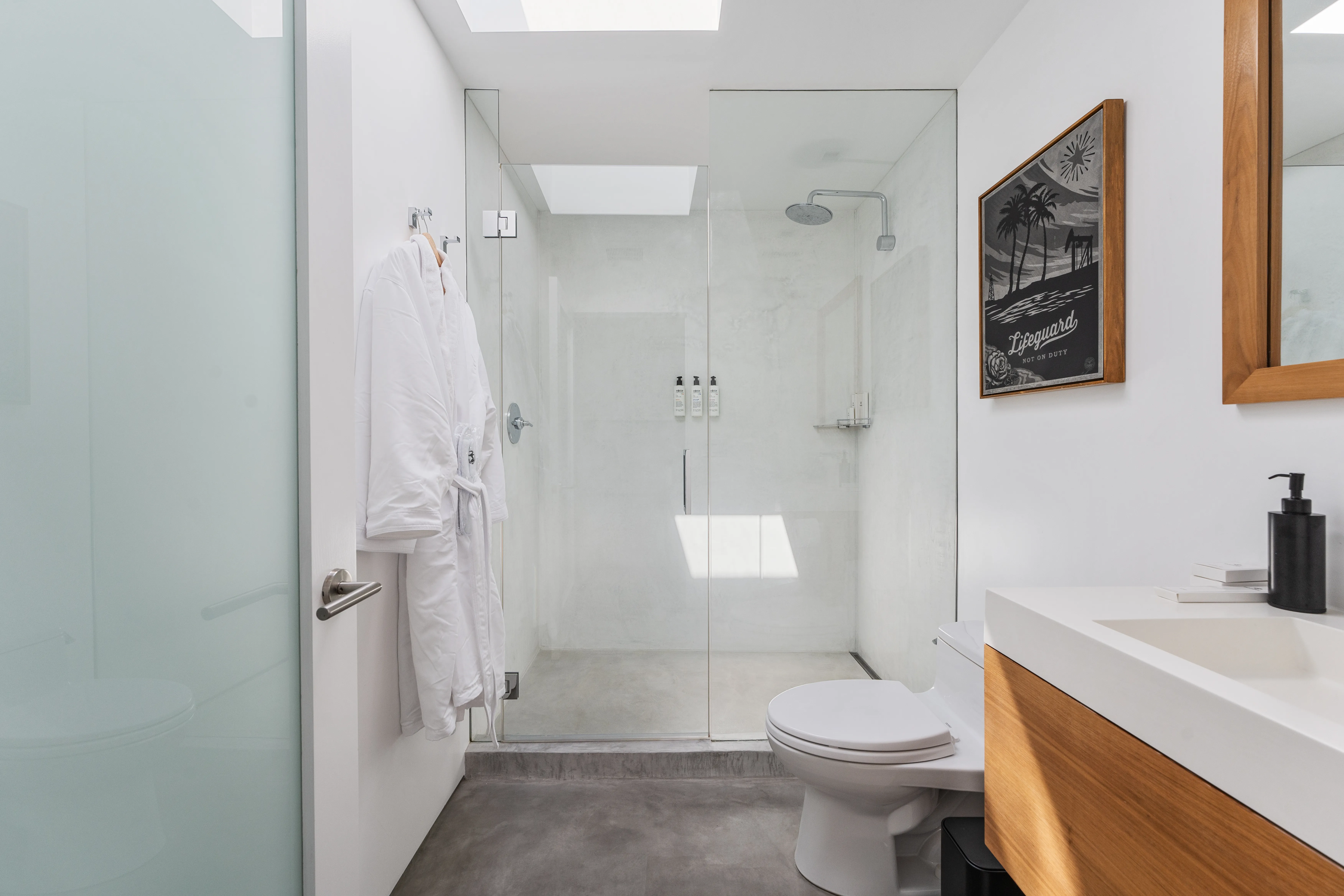 Bathroom 3 - Image 3