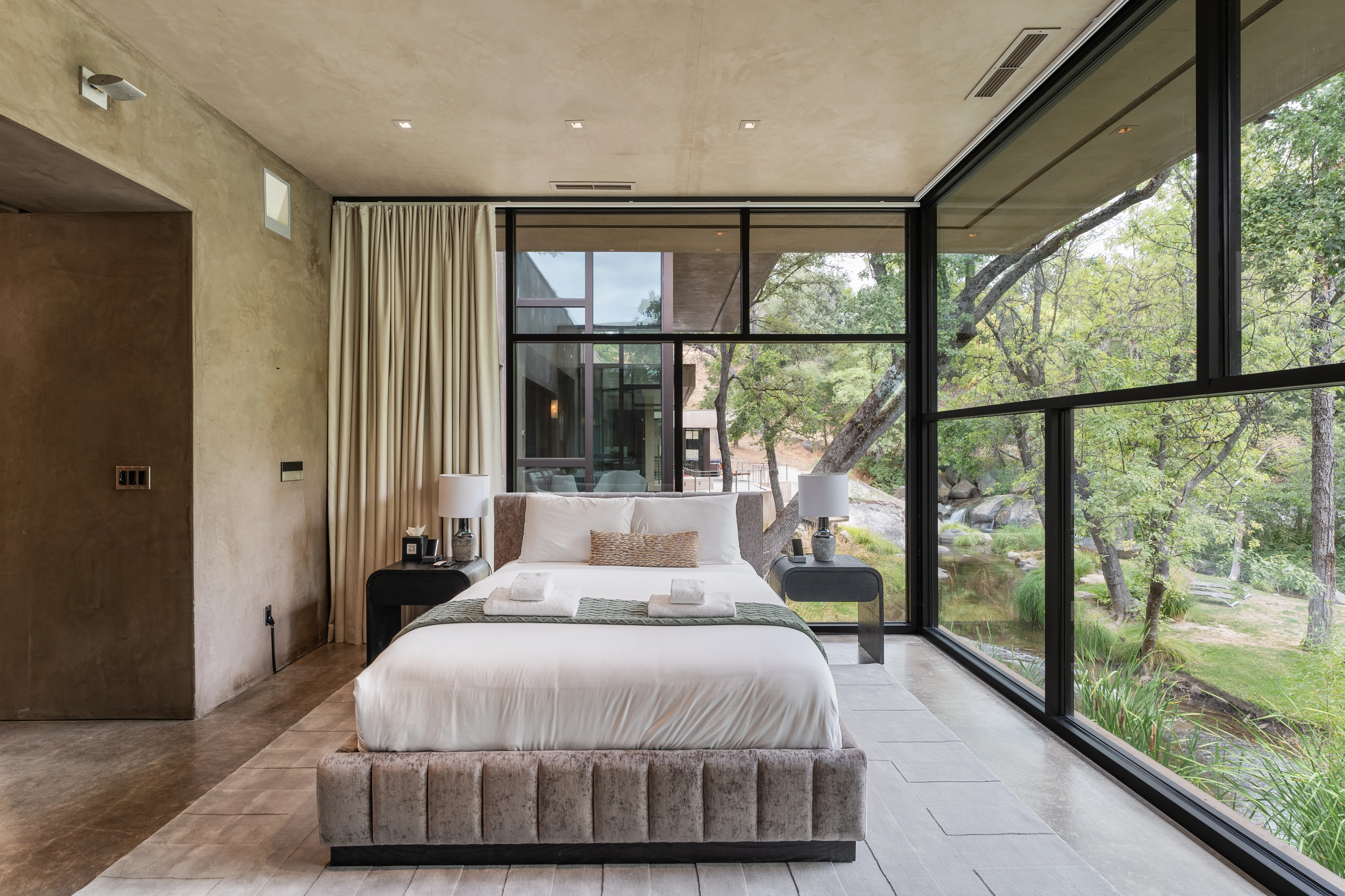 Pearl Serene Lantern Haven