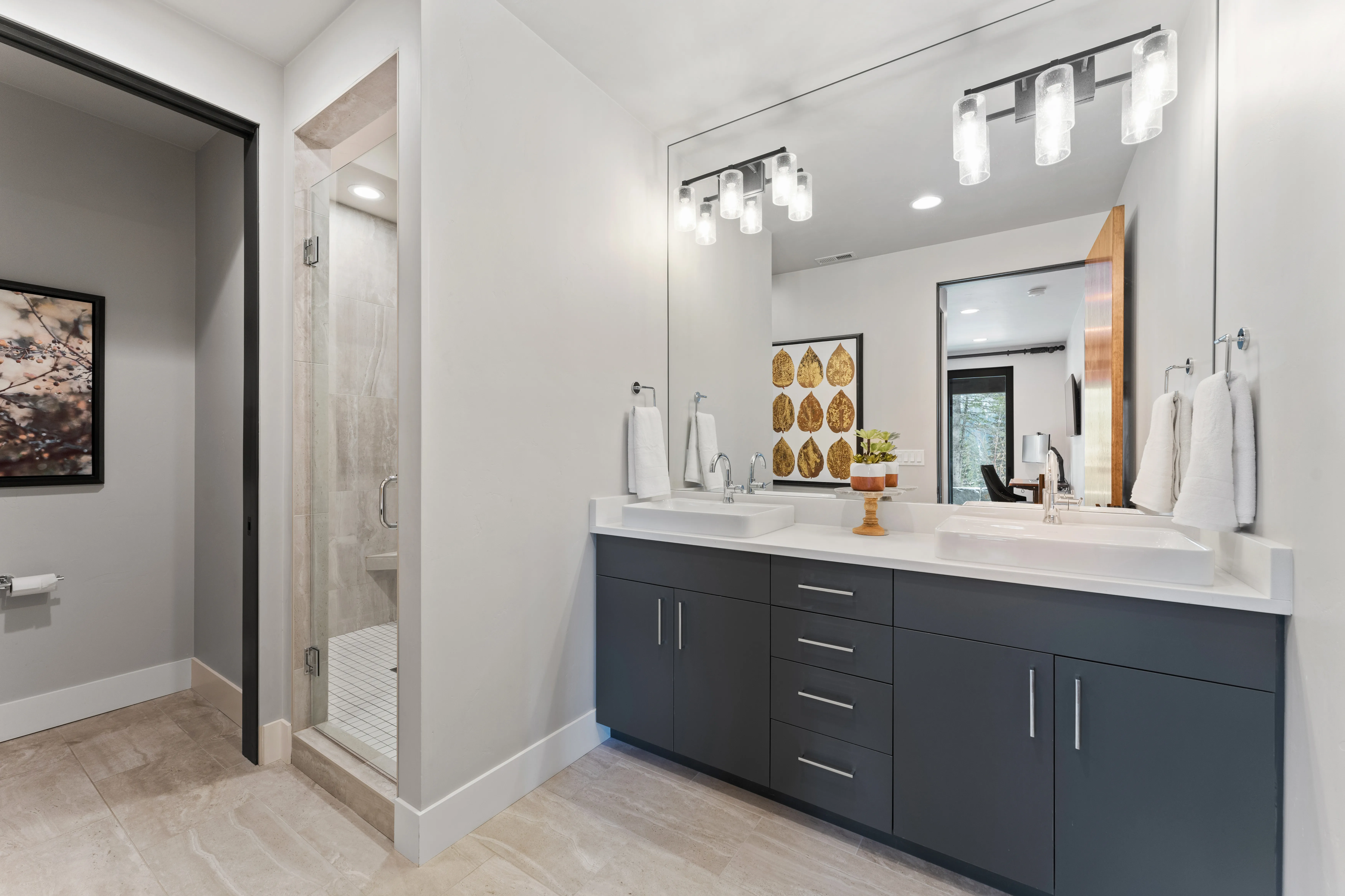 Bathroom 2 - Image 2