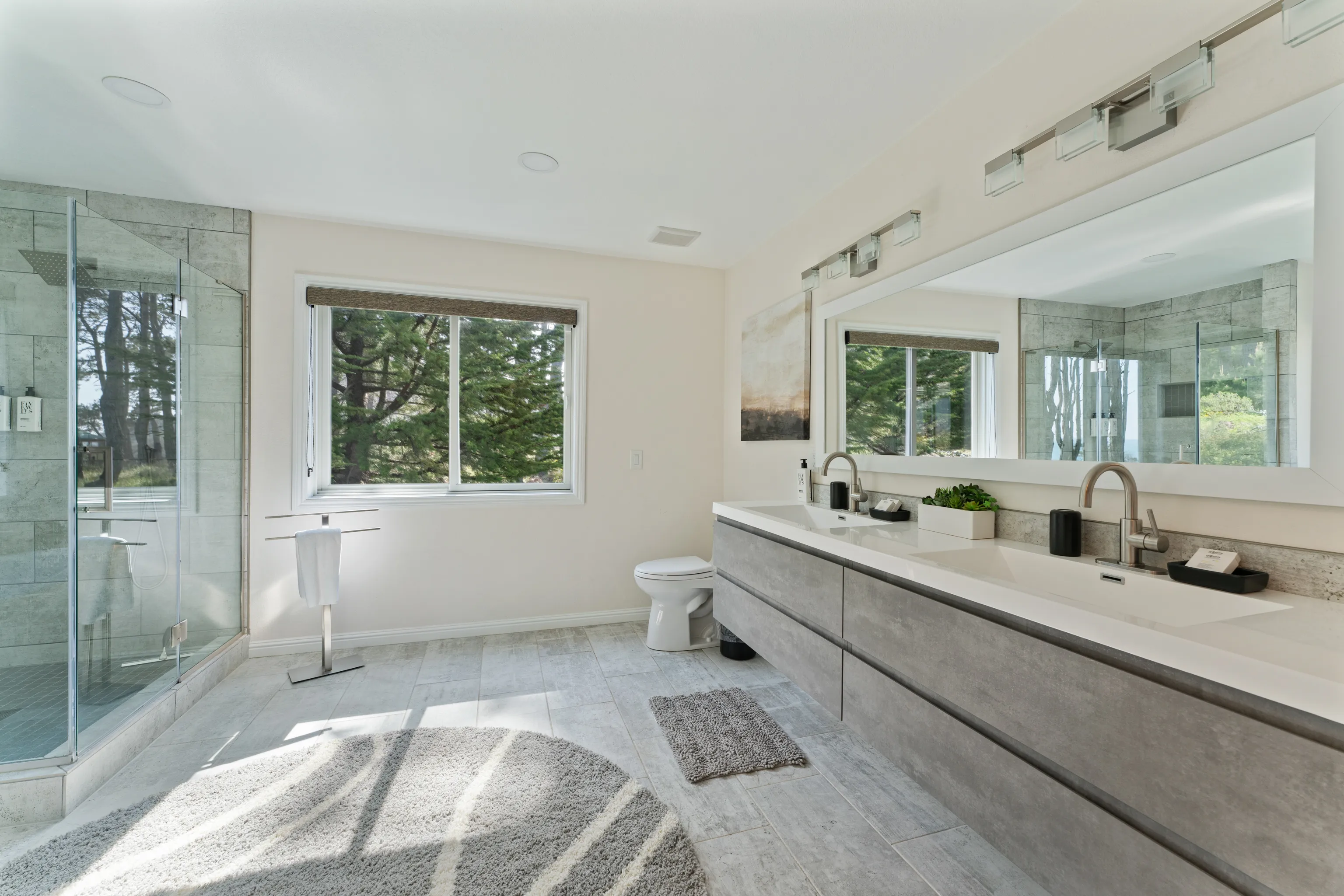 Bathroom 2 - Image 2