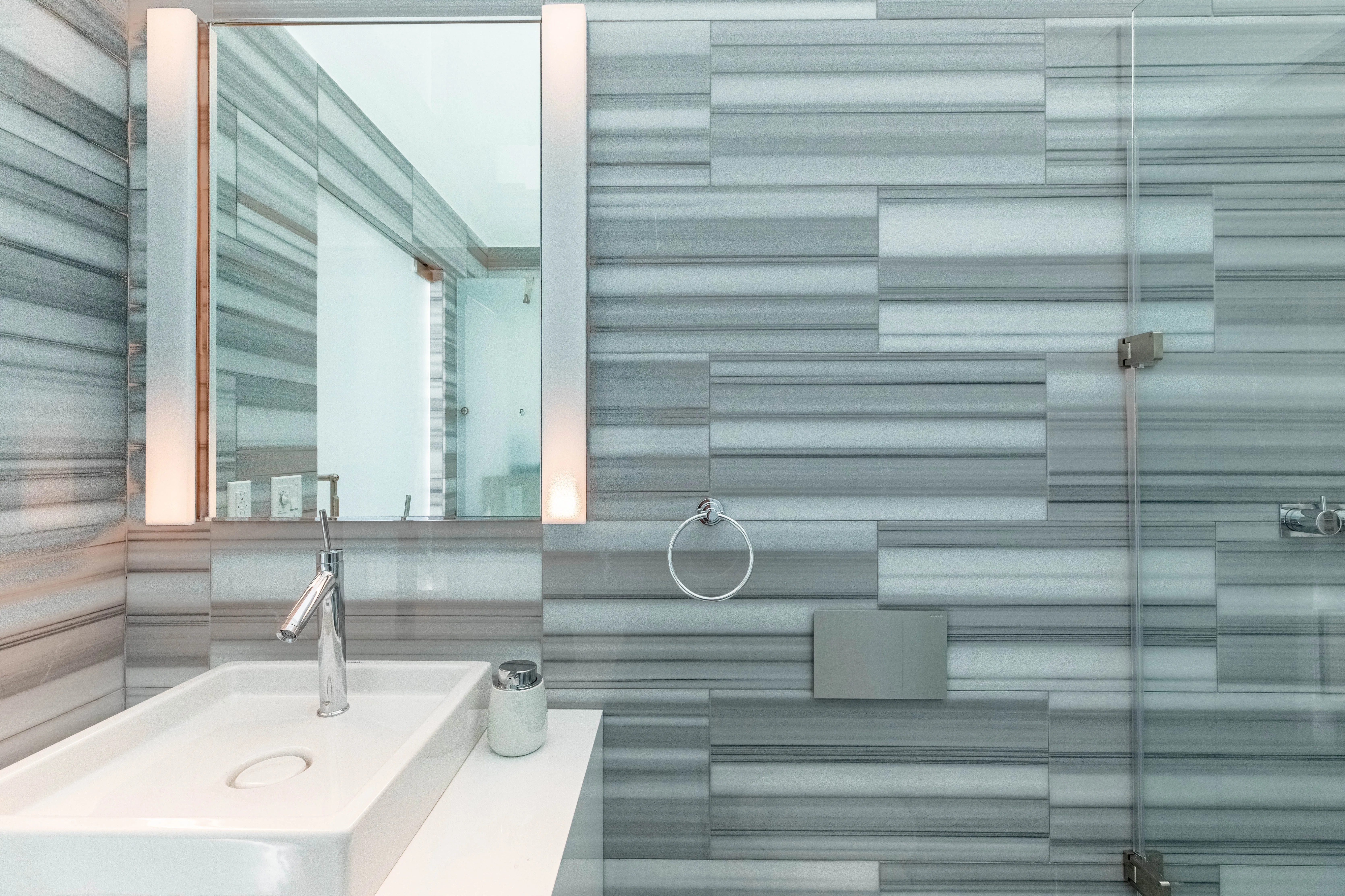 Bathroom 2 - Image 3