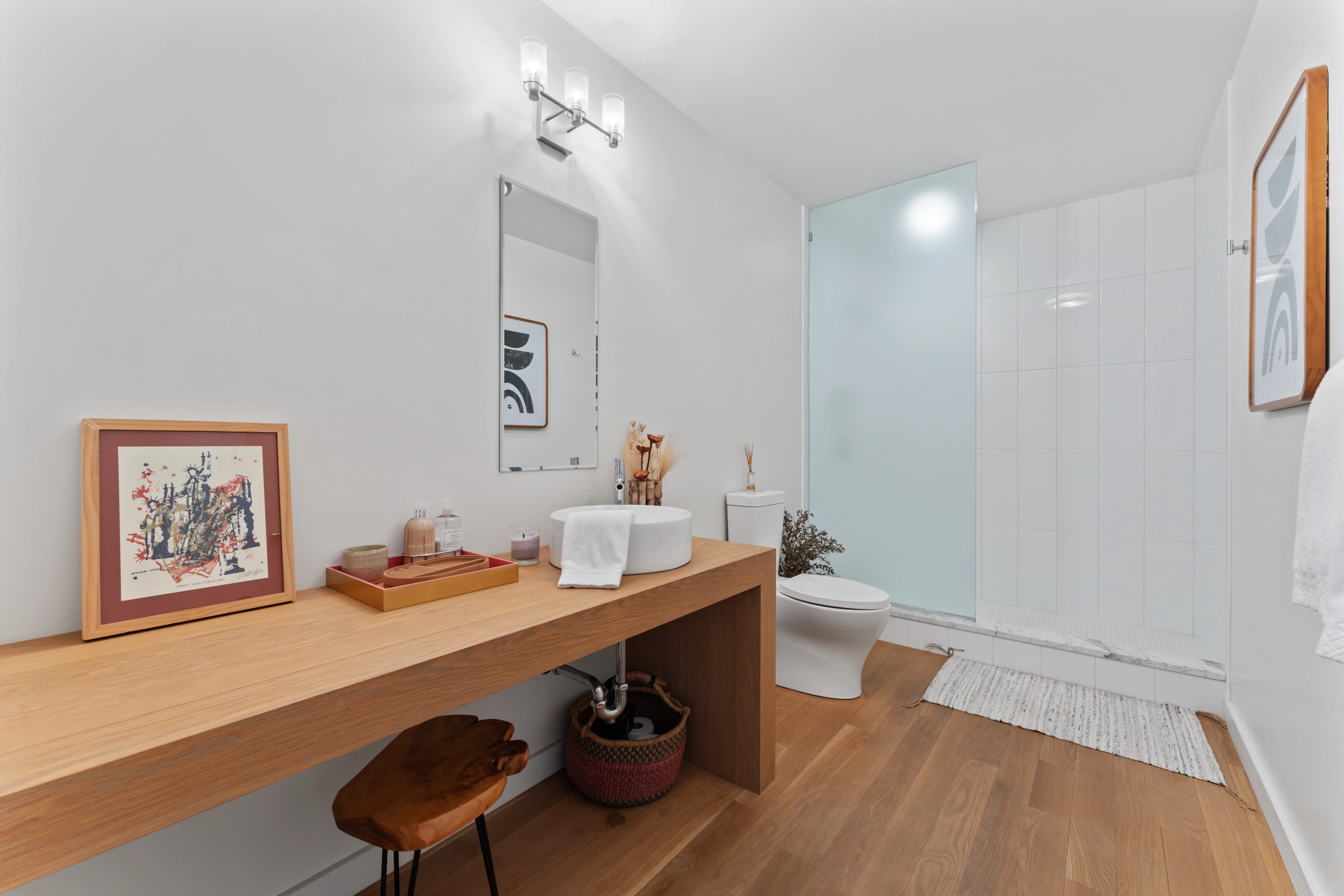 Bathroom 1 - Image 2