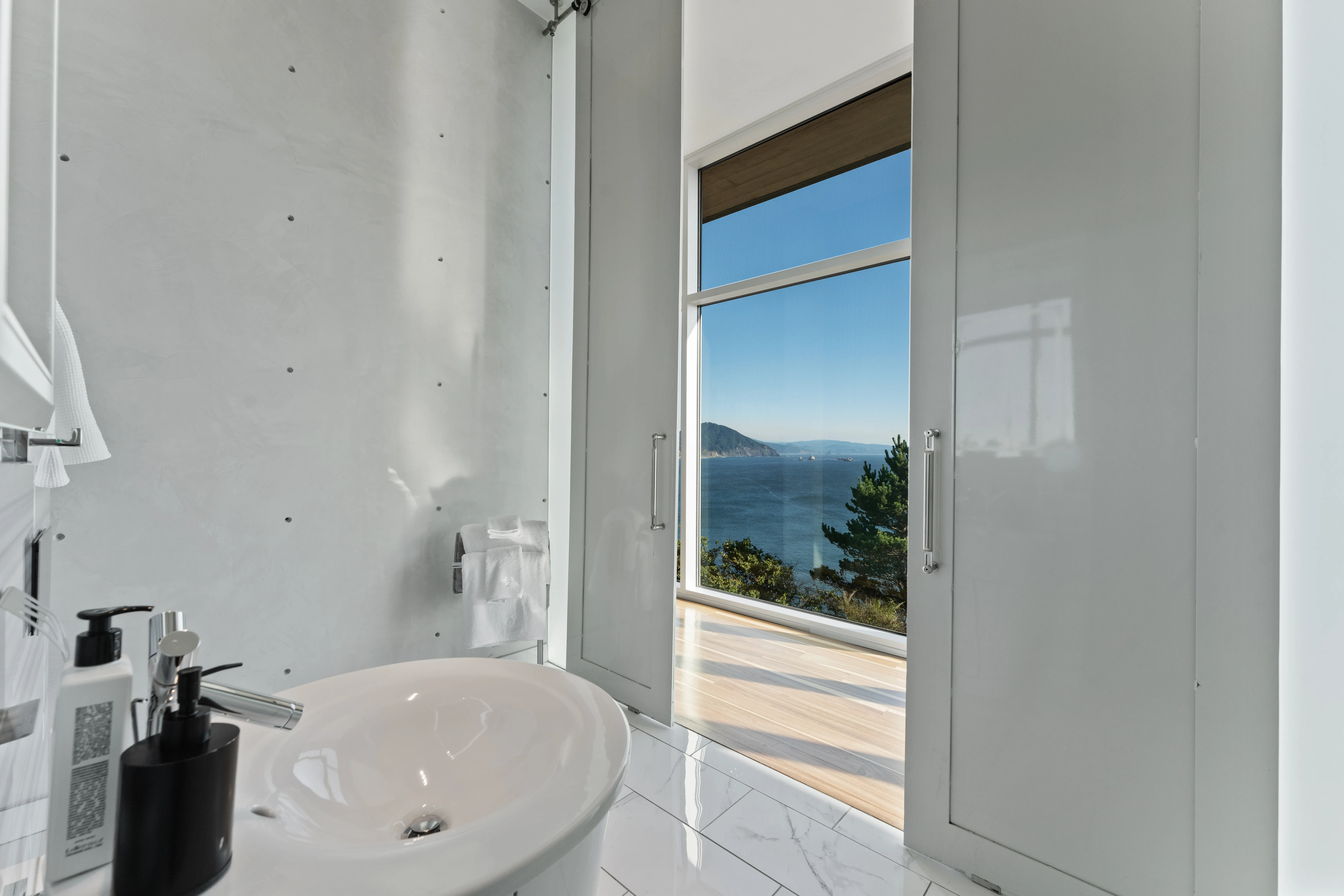 Bathroom 1 - Image 2