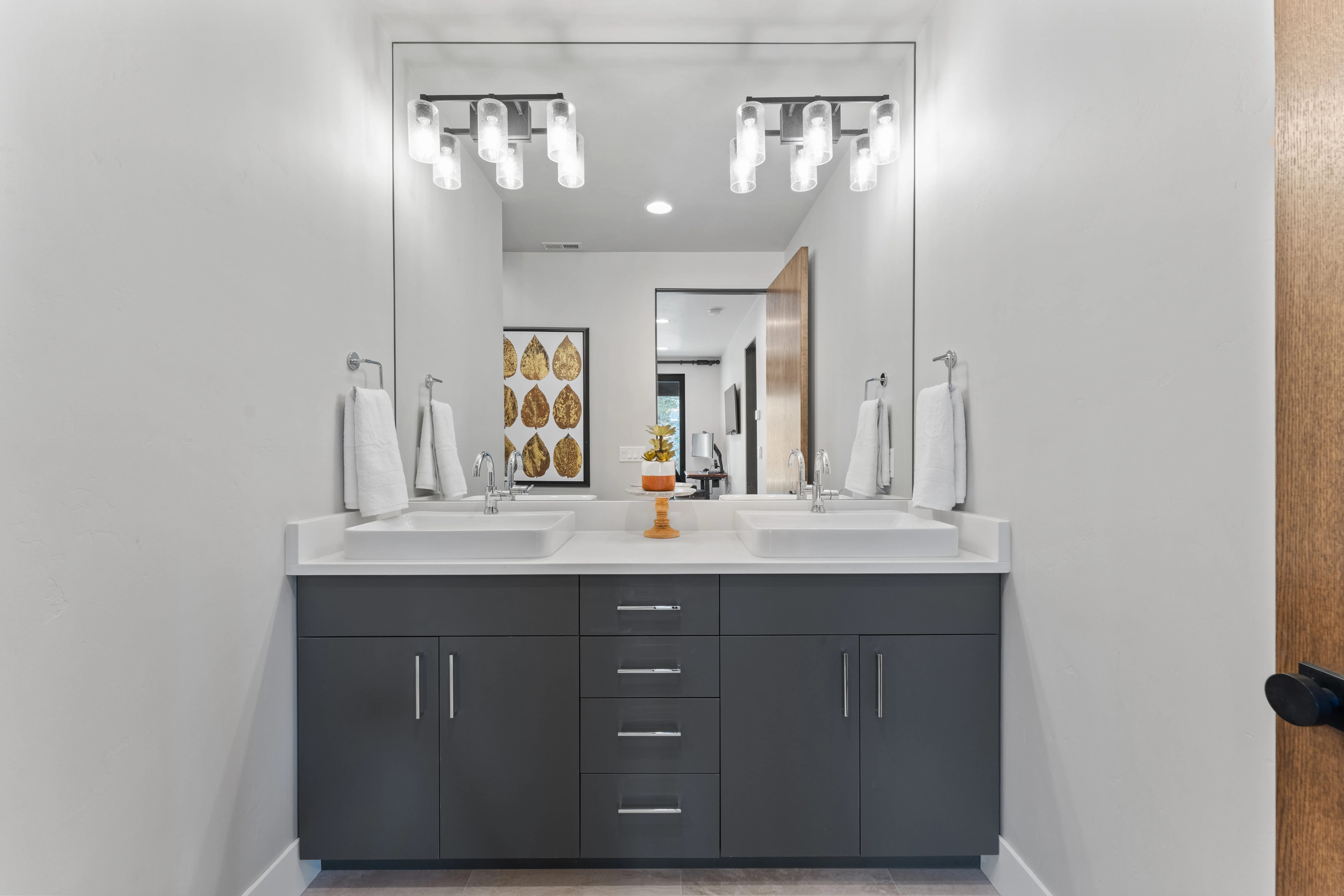 Bathroom 1 - Image 2