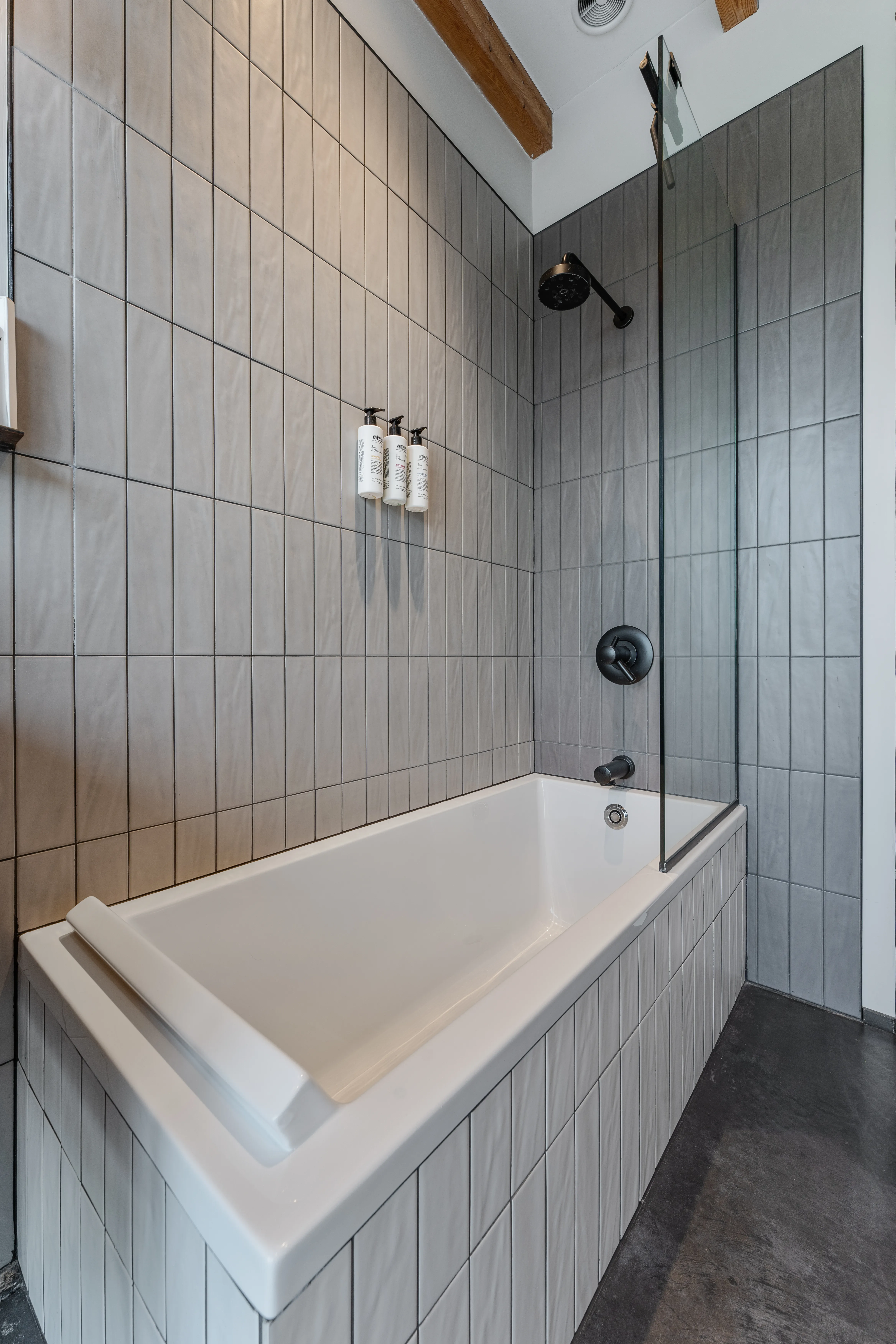 Bathroom 4 - Image 1