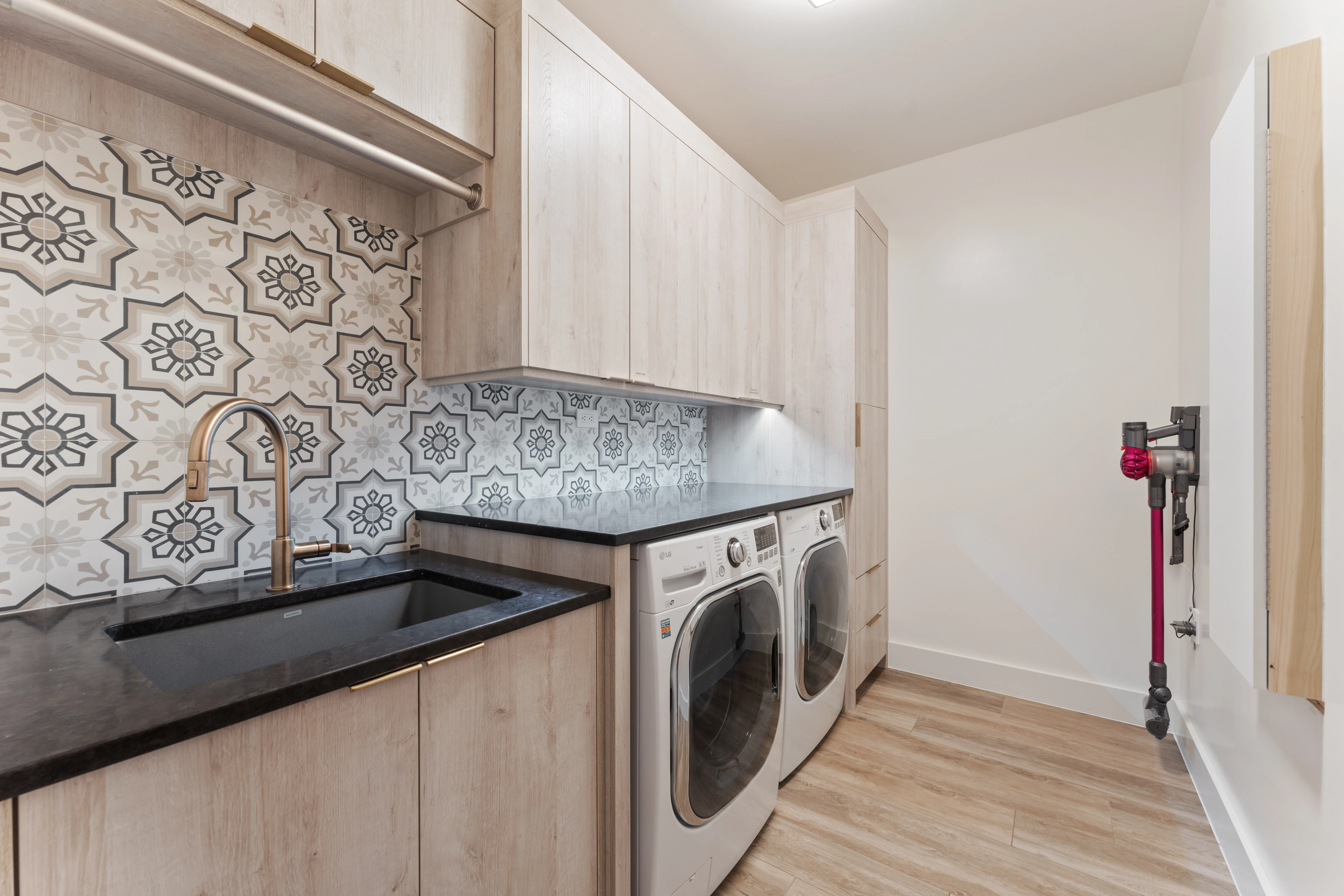 LAUNDRY_ROOM - Image 1