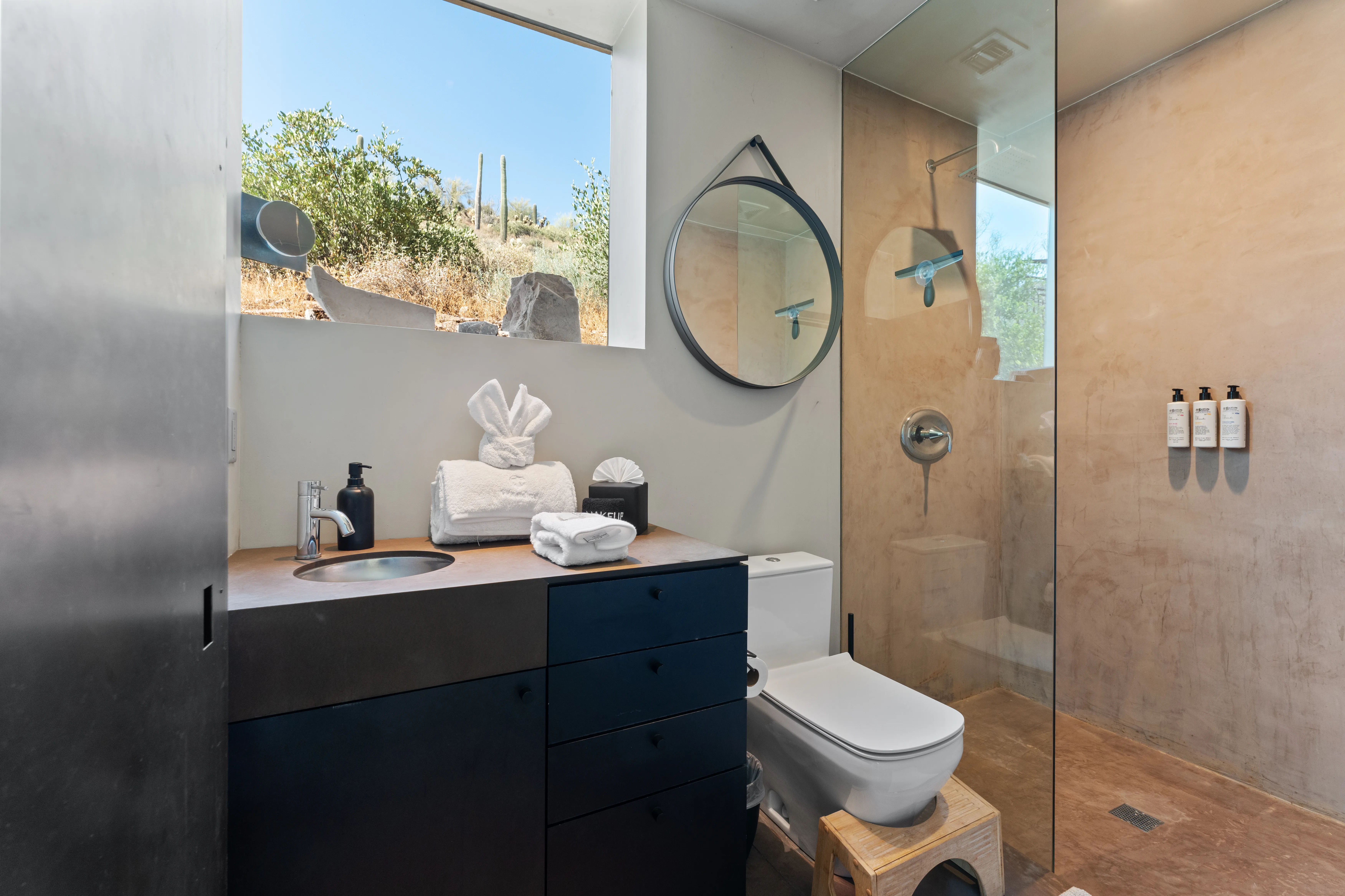 Bathroom 2 - Image 2