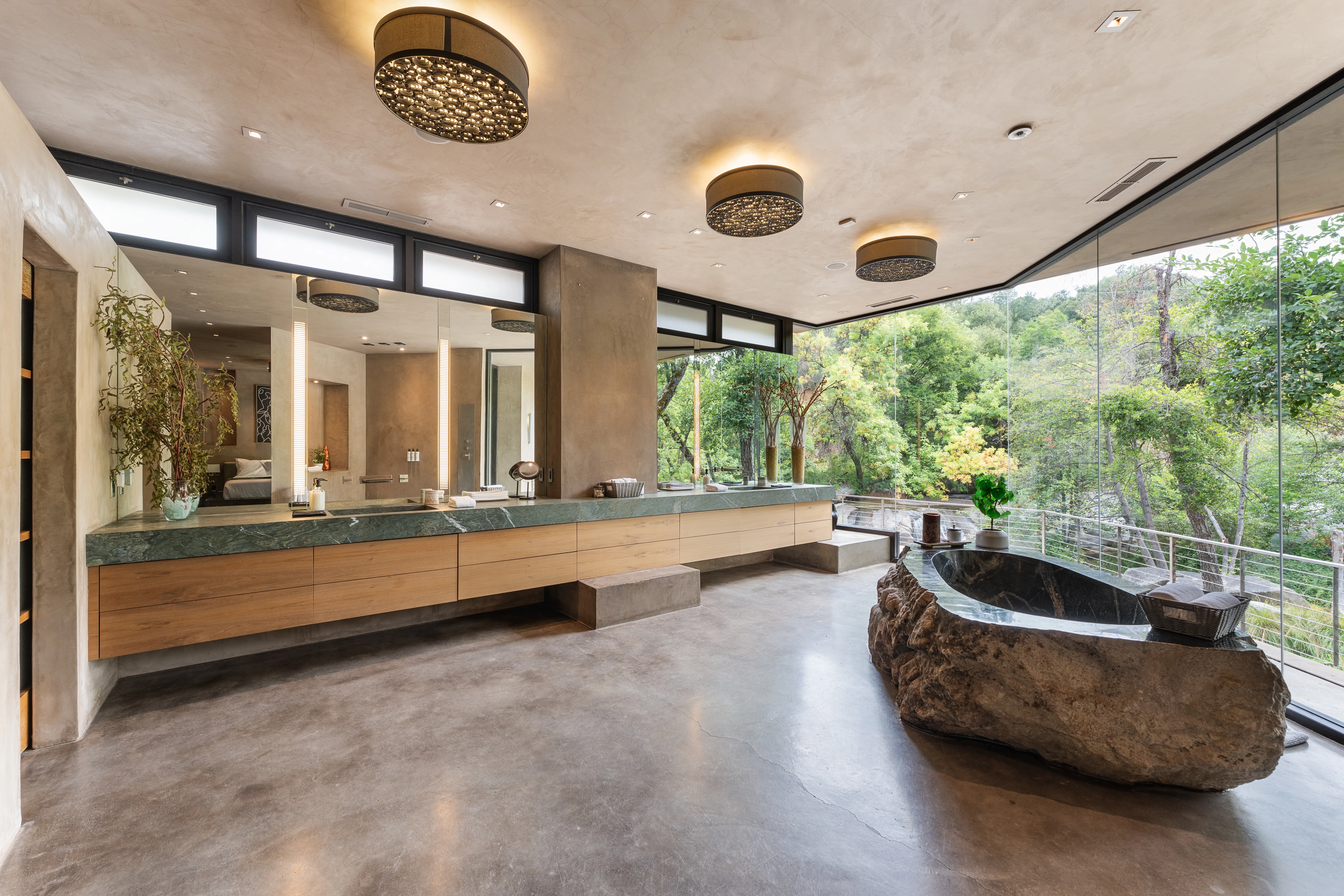 Bathroom 1 - Image 7