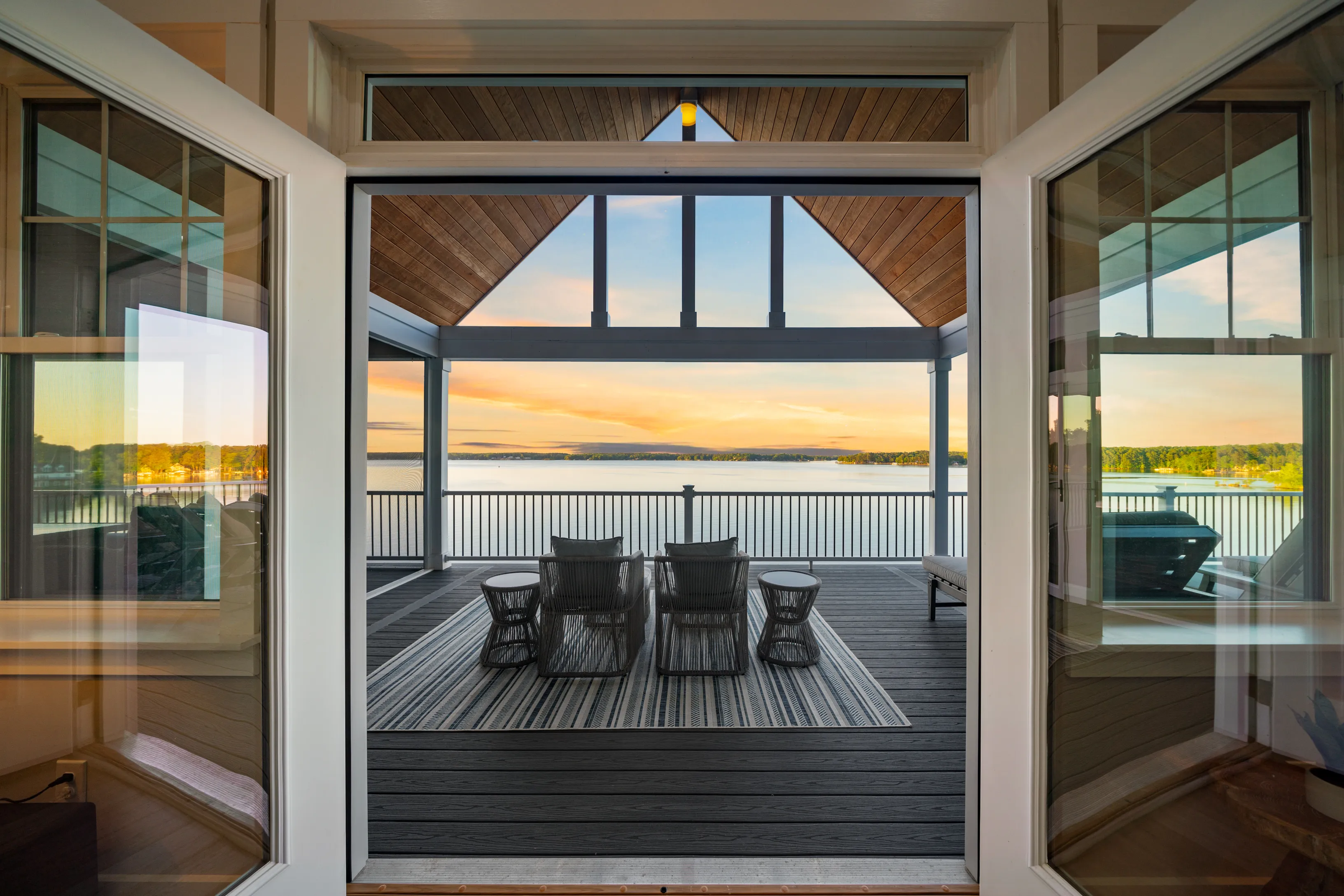 Nook Bay Veranda Rustic