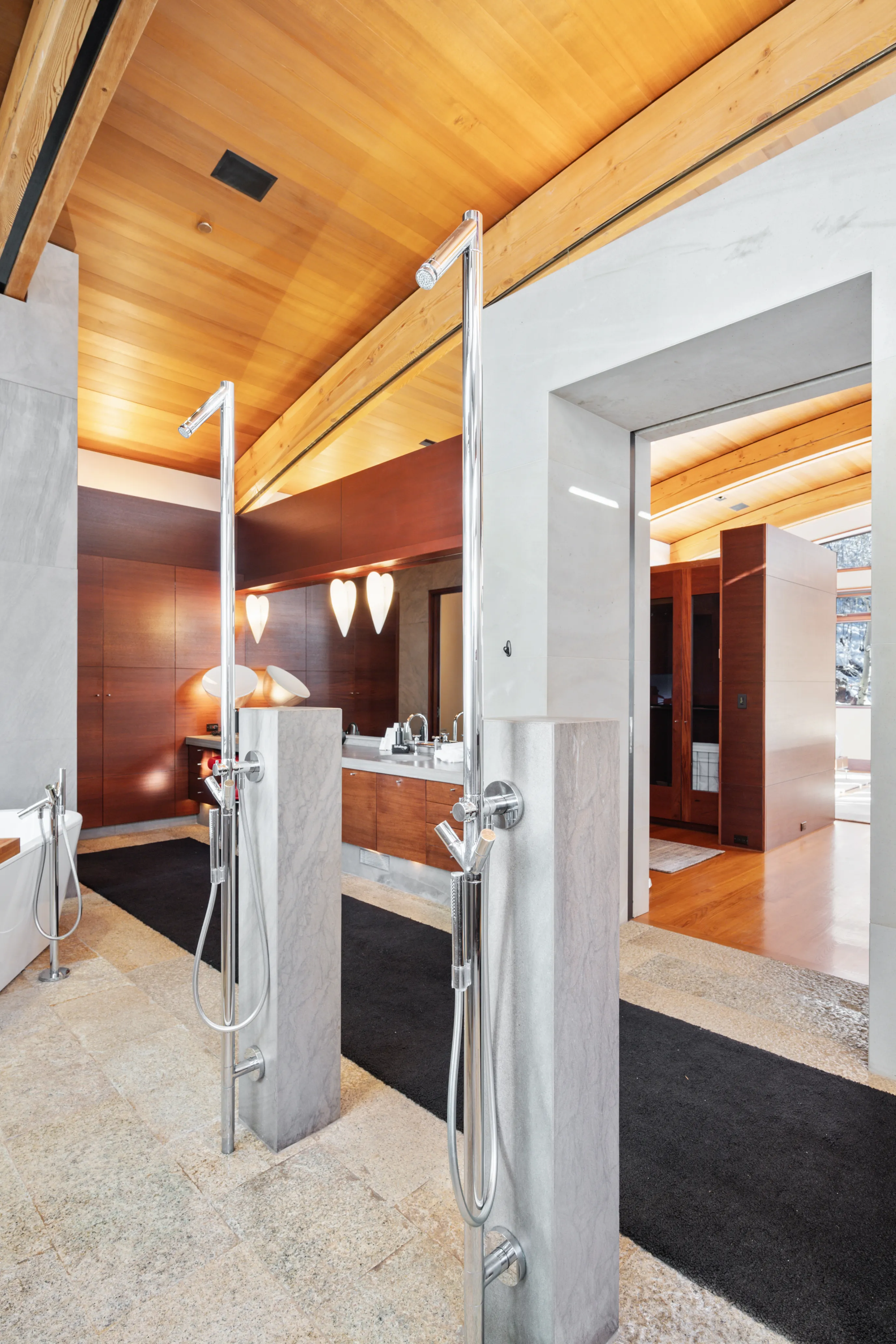 Bathroom 3 - Image 4