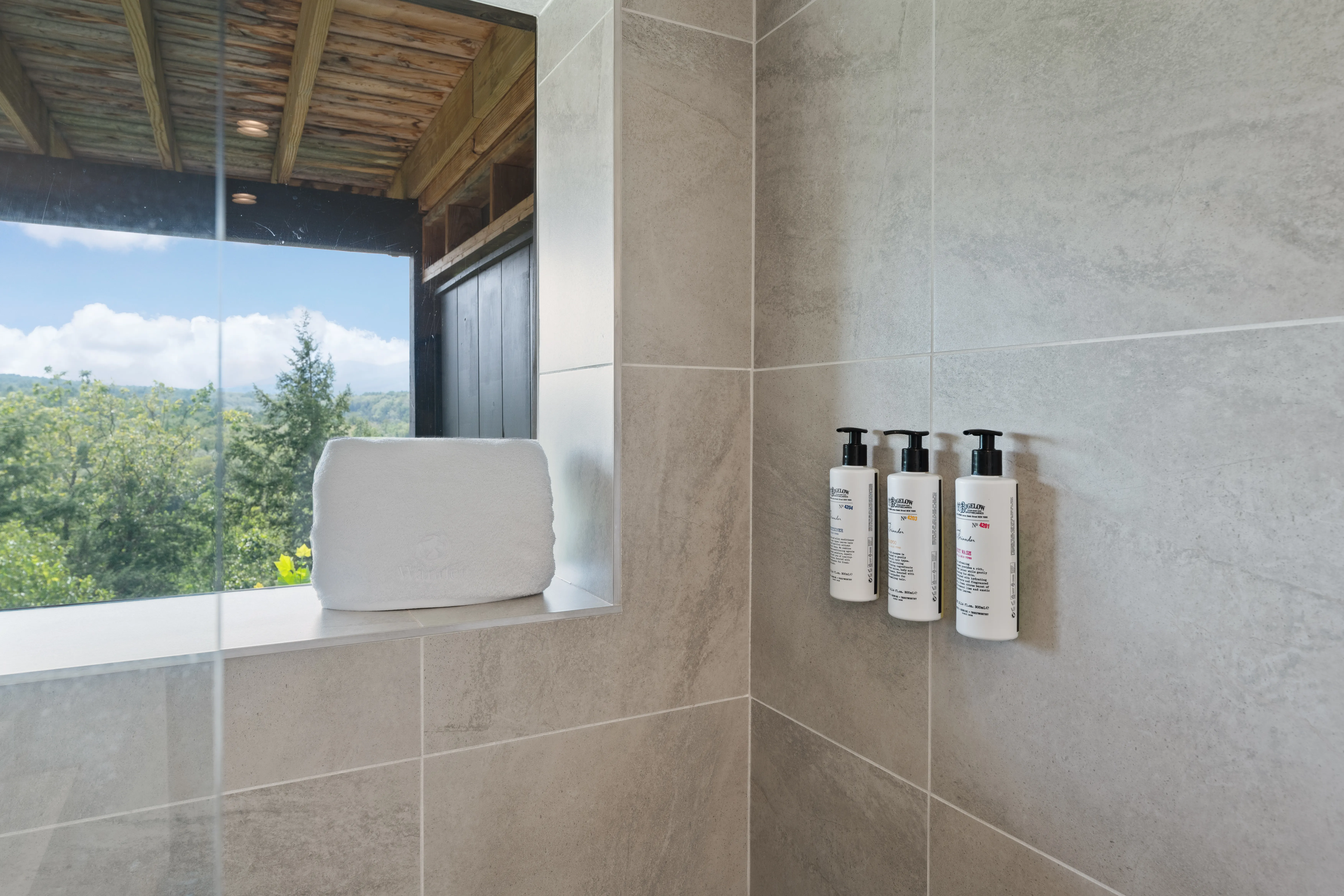 Bathroom 4 - Image 1