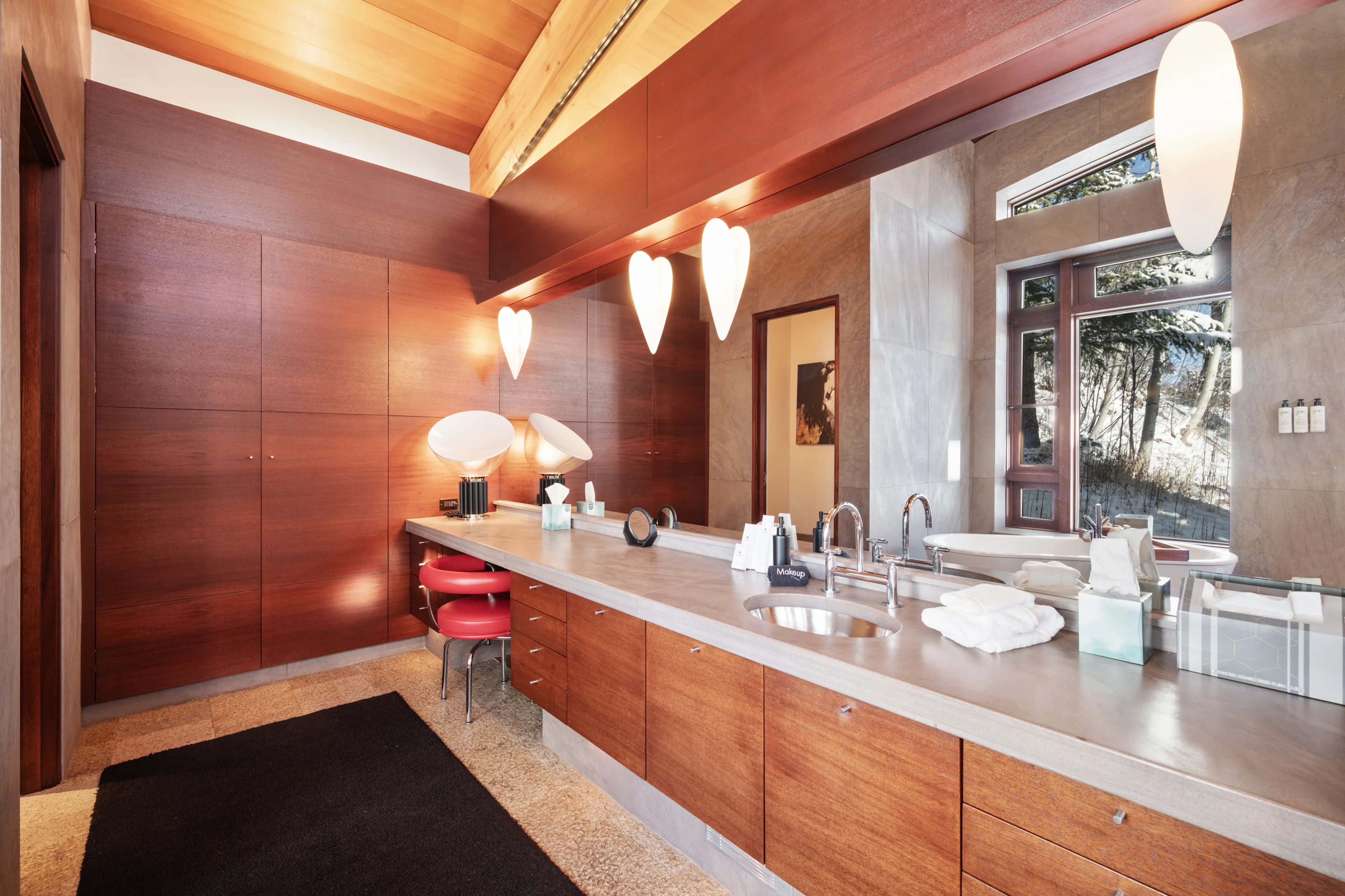 Bathroom 2 - Image 5