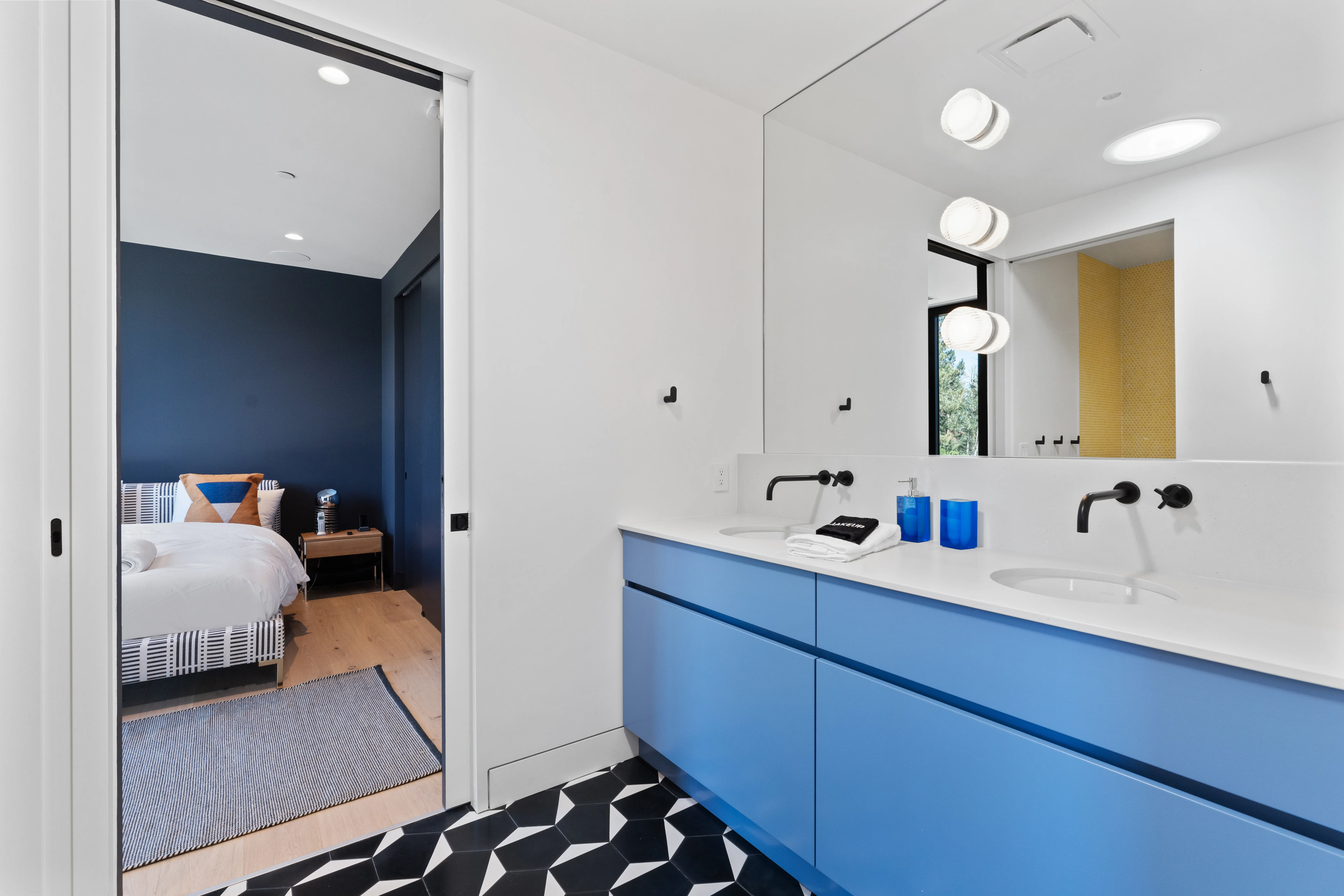 ENSUITE_BATHROOM - Image 1