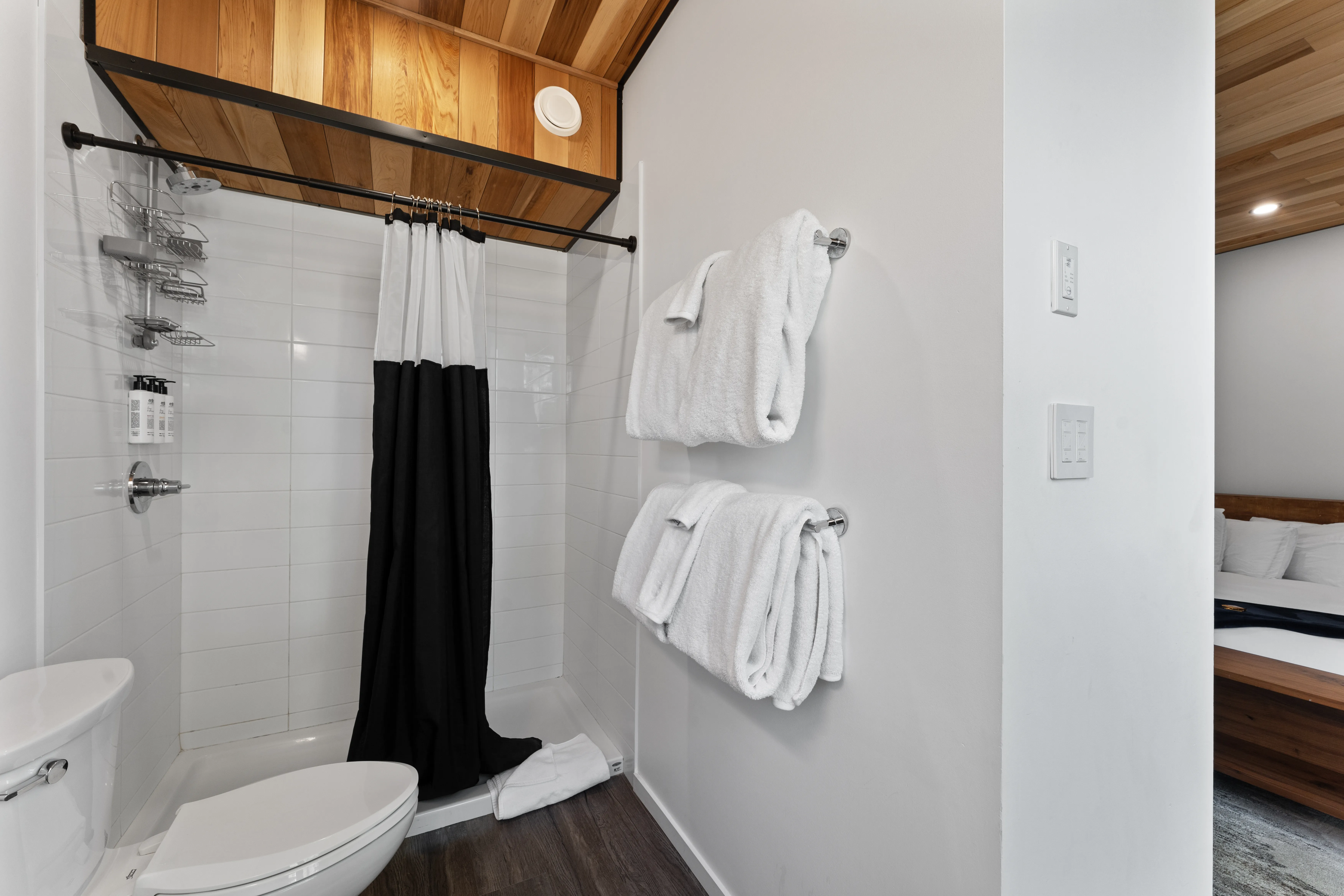 Bathroom 2 - Image 4