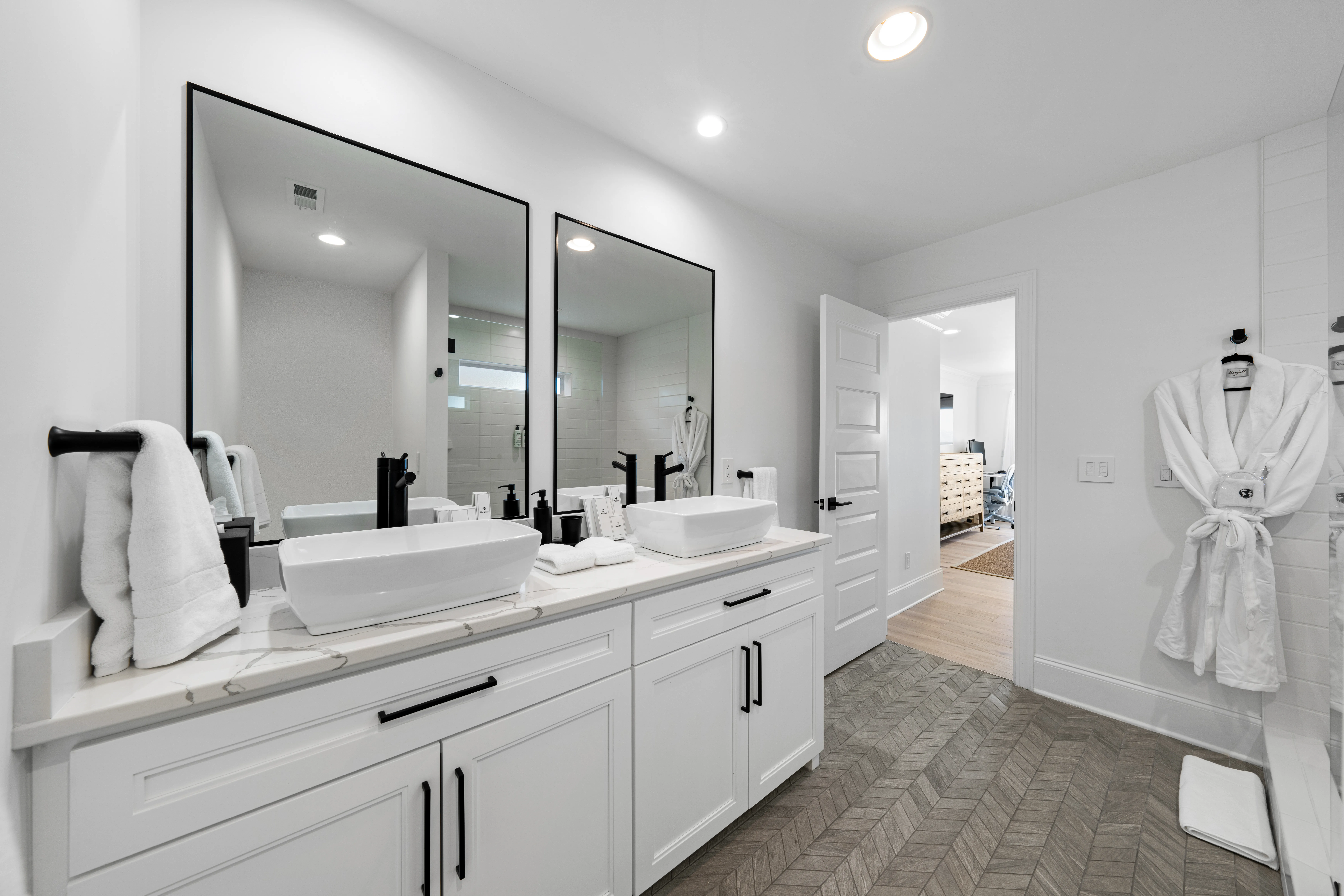 ENSUITE_BATHROOM - Image 1
