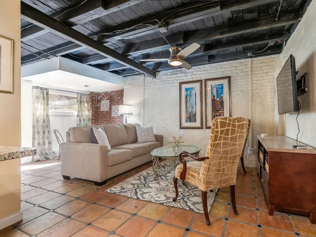 Wander Savannah Historic District #1