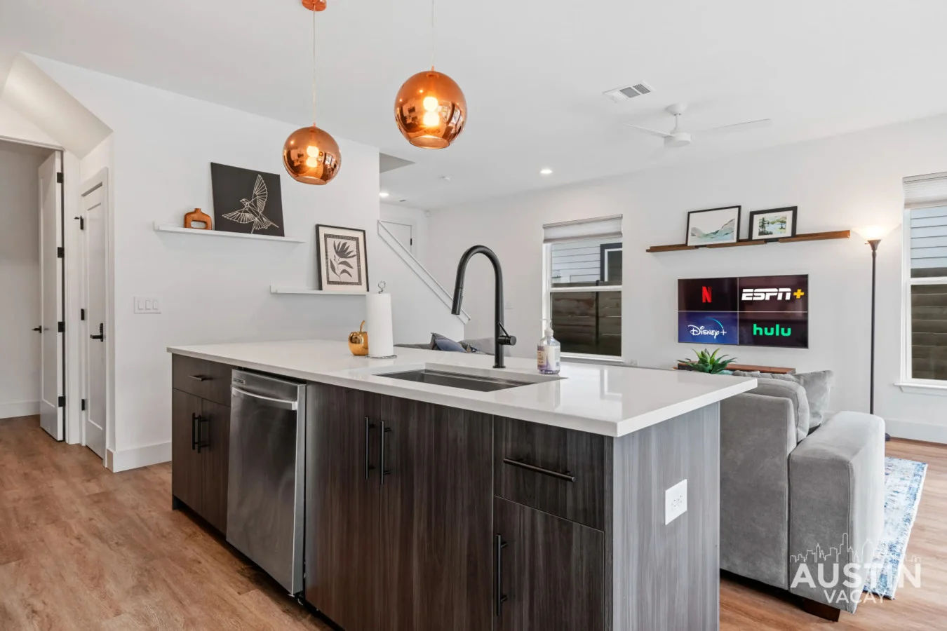 Living room - Image 11