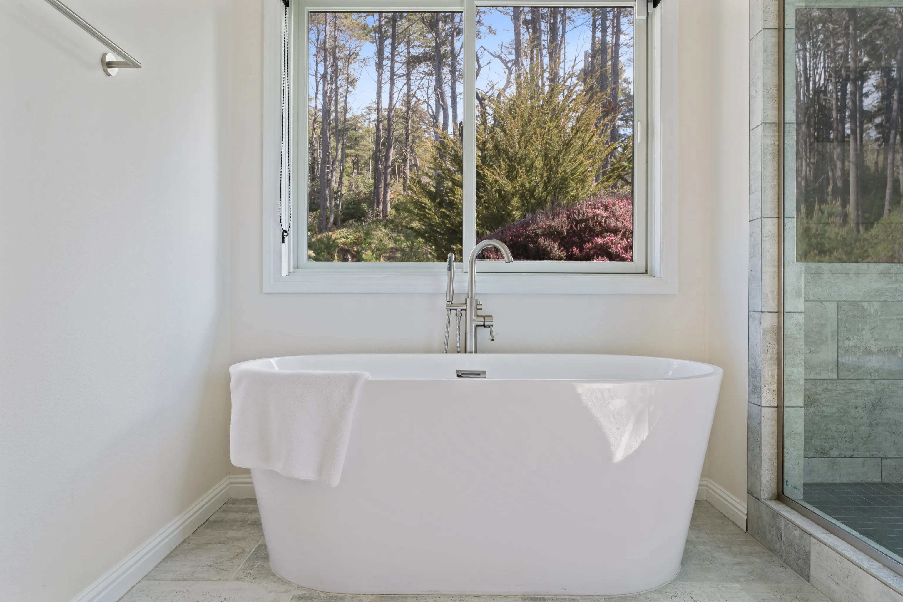 Bathroom 1 - Image 3