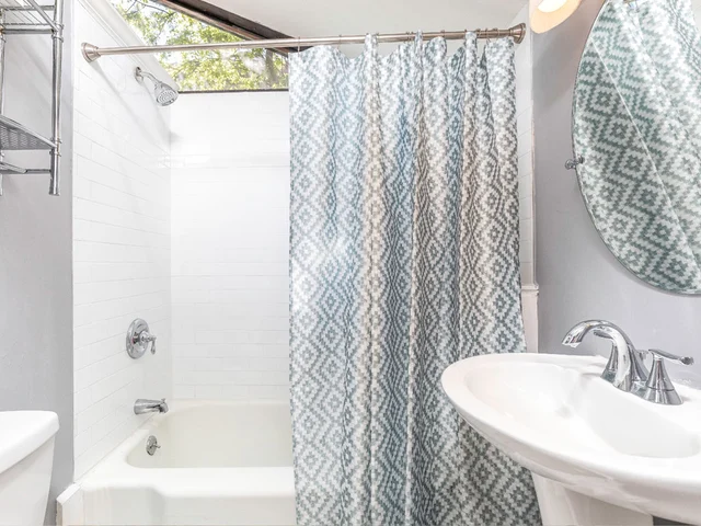 Wander Savannah Historic District