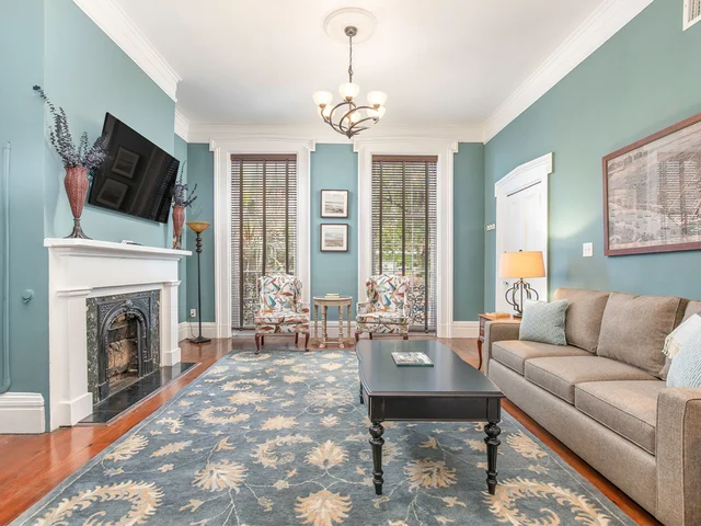 Wander Taylor Square