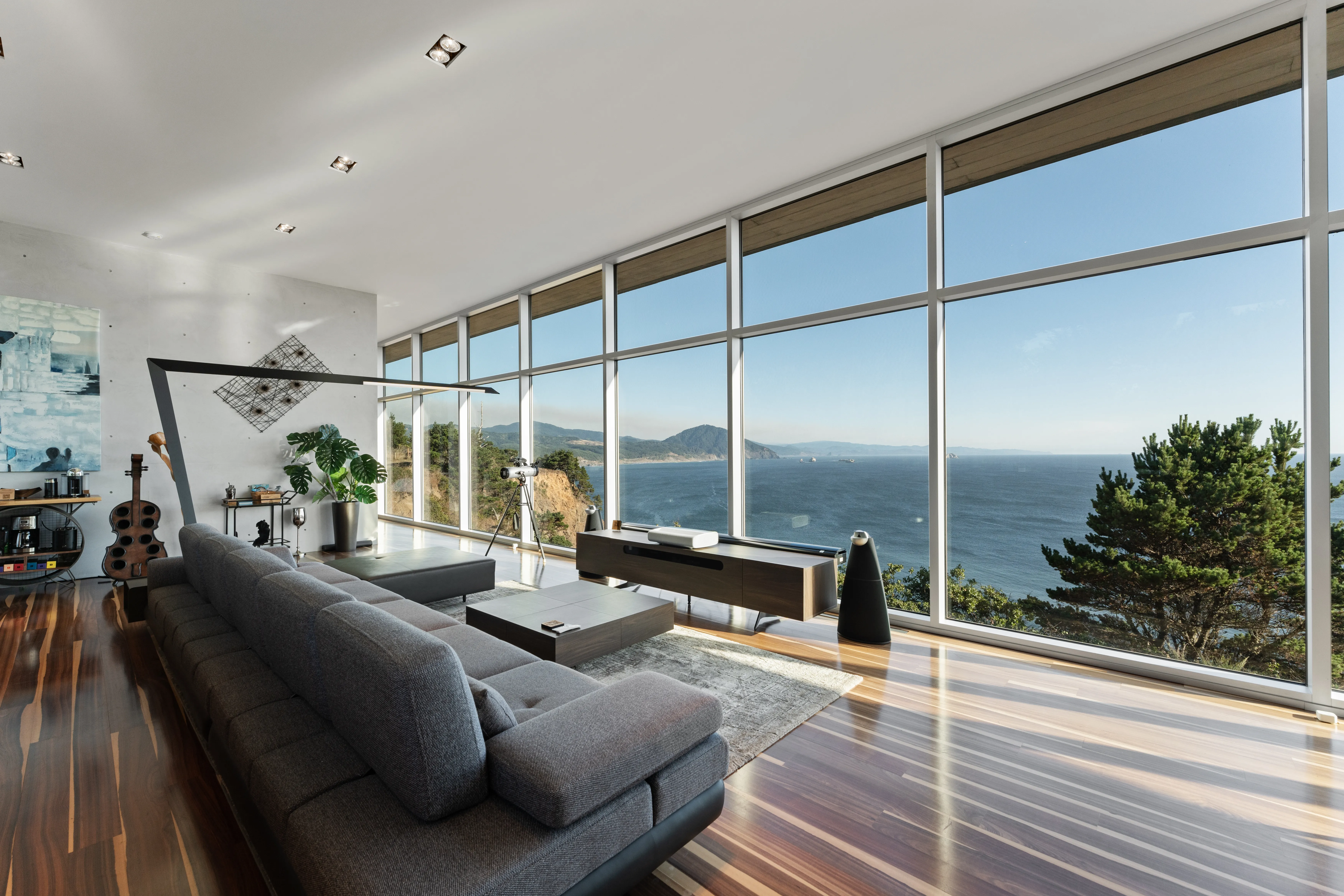 Living Room - Image 2