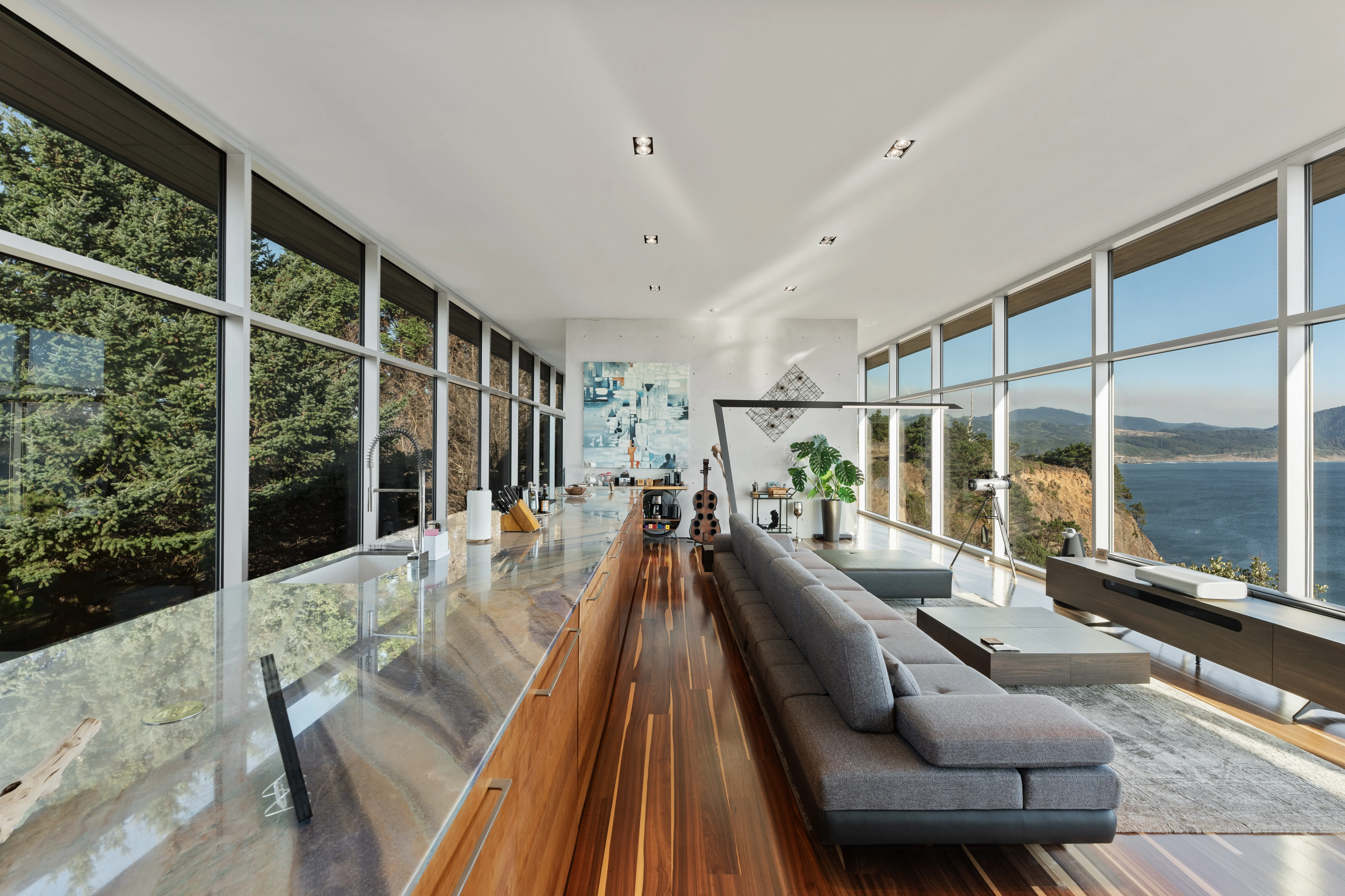 Living Room - Image 5