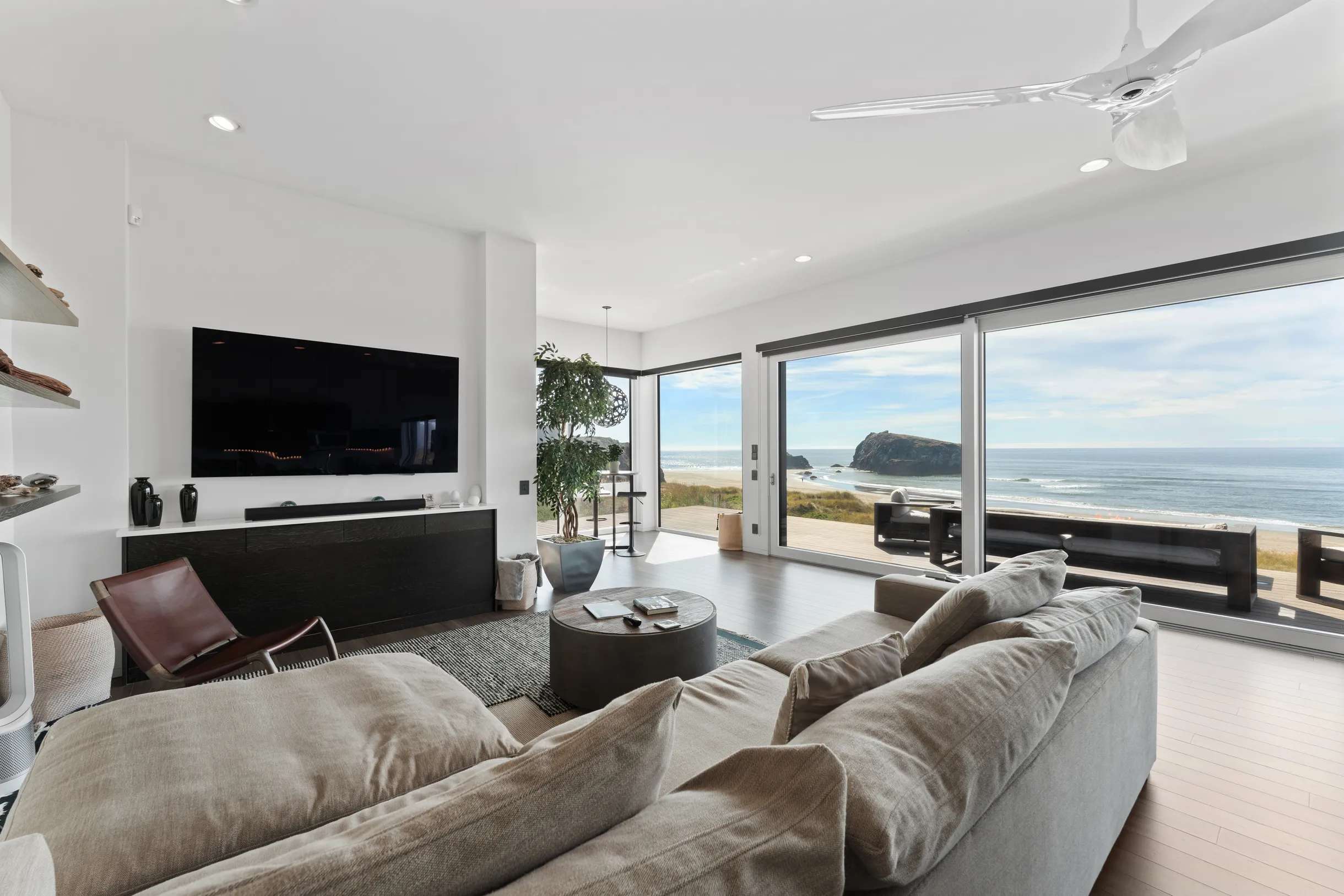Home in Bandon property photo 5