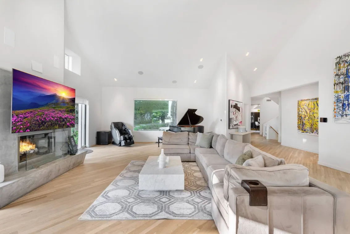 Chic Seacliff Marina Manor