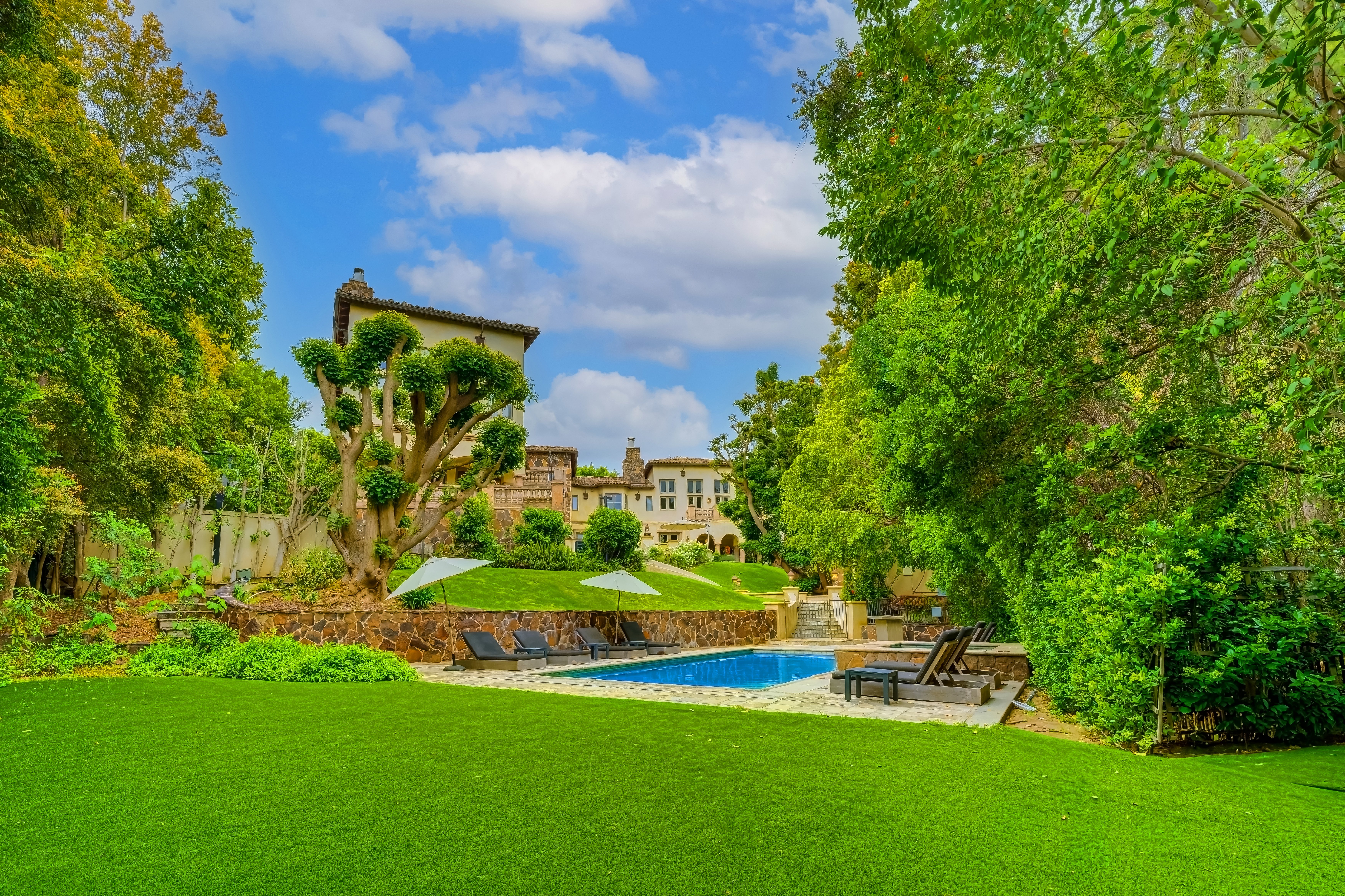 Track - Ocean Breeze Villa - Image 2