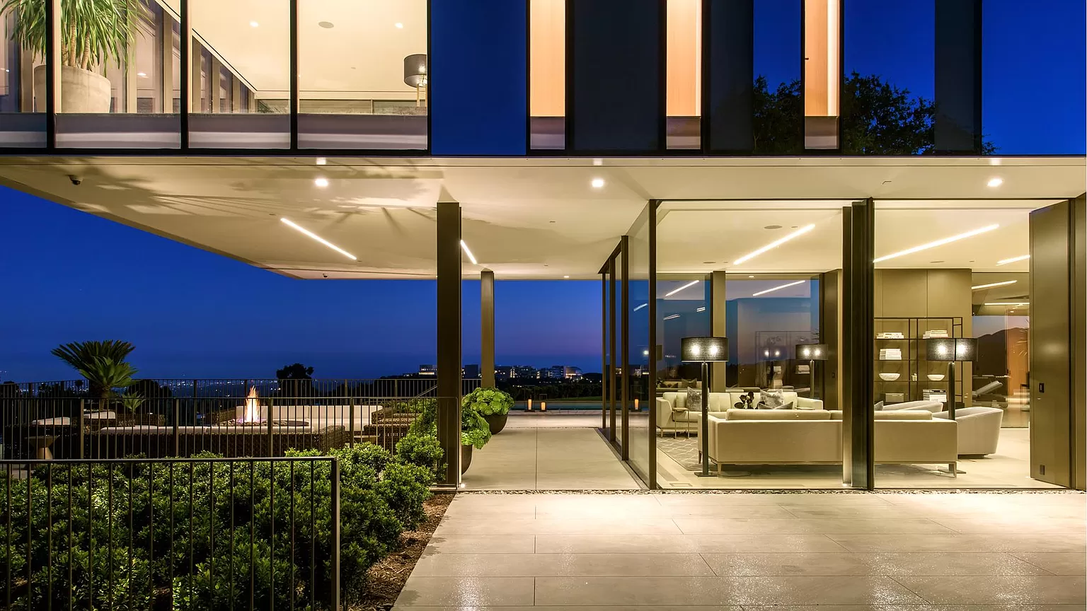 Track - Ocean Breeze Villa - Image 5